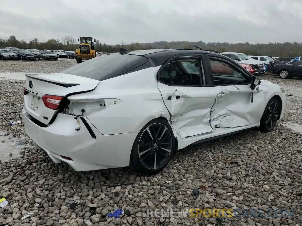 3 Photograph of a damaged car 4T1B61HK7KU283684 TOYOTA CAMRY 2019