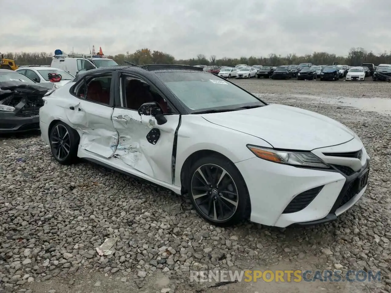 4 Photograph of a damaged car 4T1B61HK7KU283684 TOYOTA CAMRY 2019