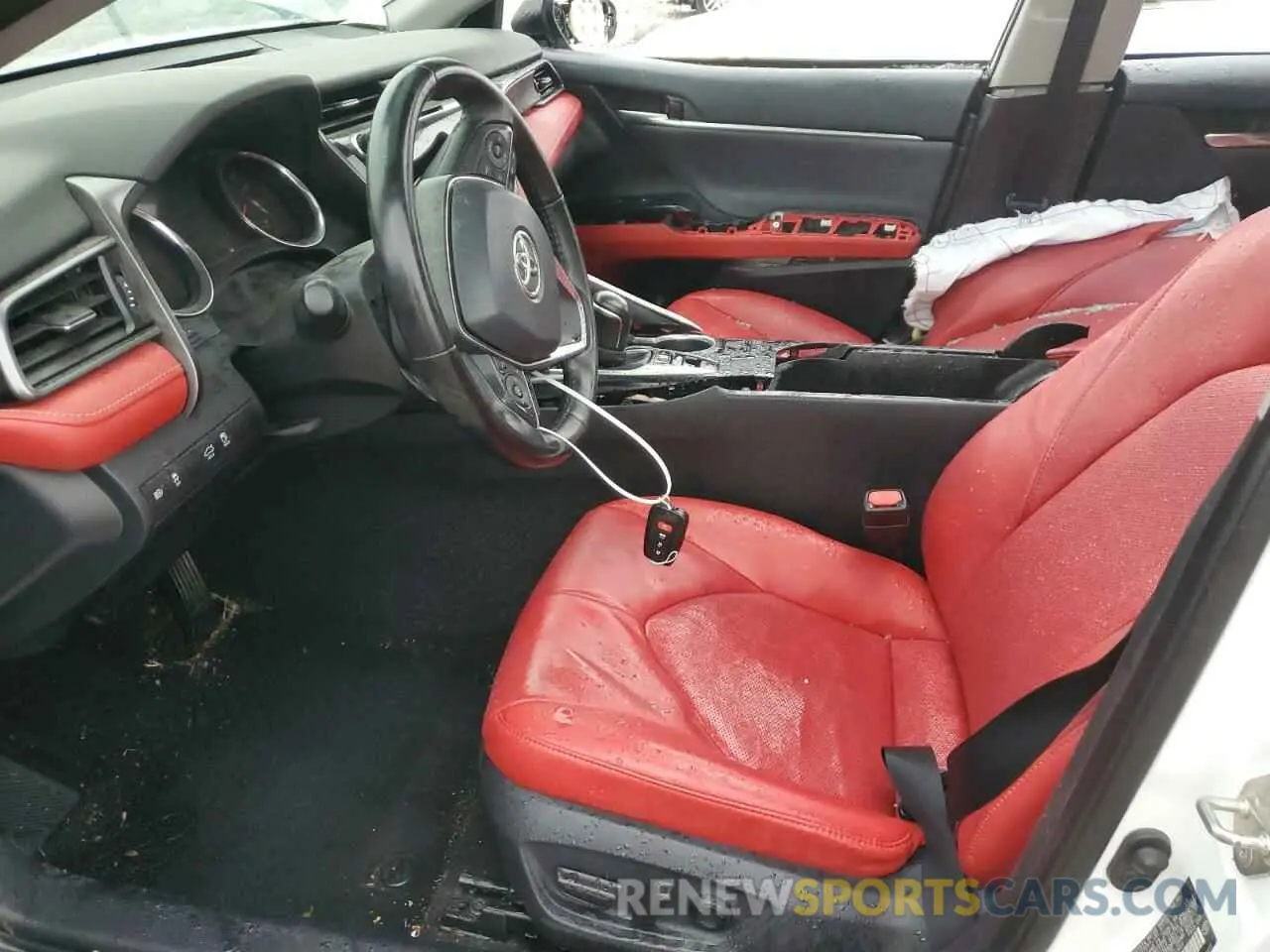 7 Photograph of a damaged car 4T1B61HK7KU283684 TOYOTA CAMRY 2019