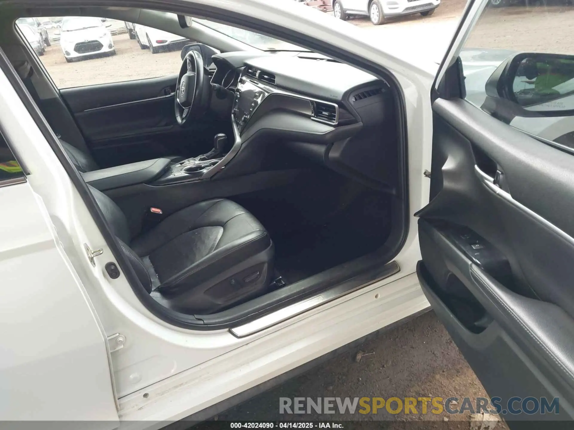 5 Photograph of a damaged car 4T1B61HK7KU299772 TOYOTA CAMRY 2019