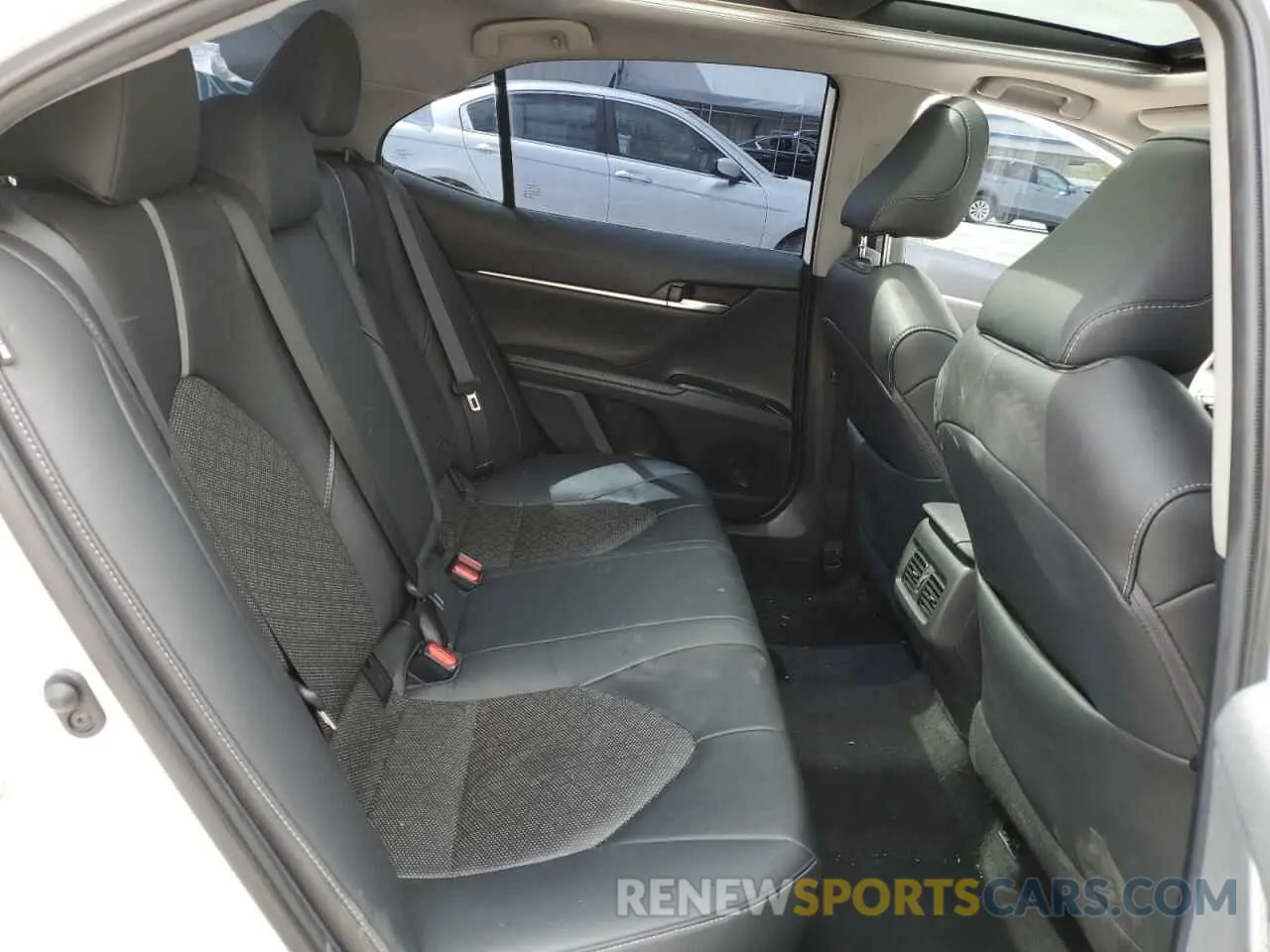 10 Photograph of a damaged car 4T1B61HK7KU694678 TOYOTA CAMRY 2019
