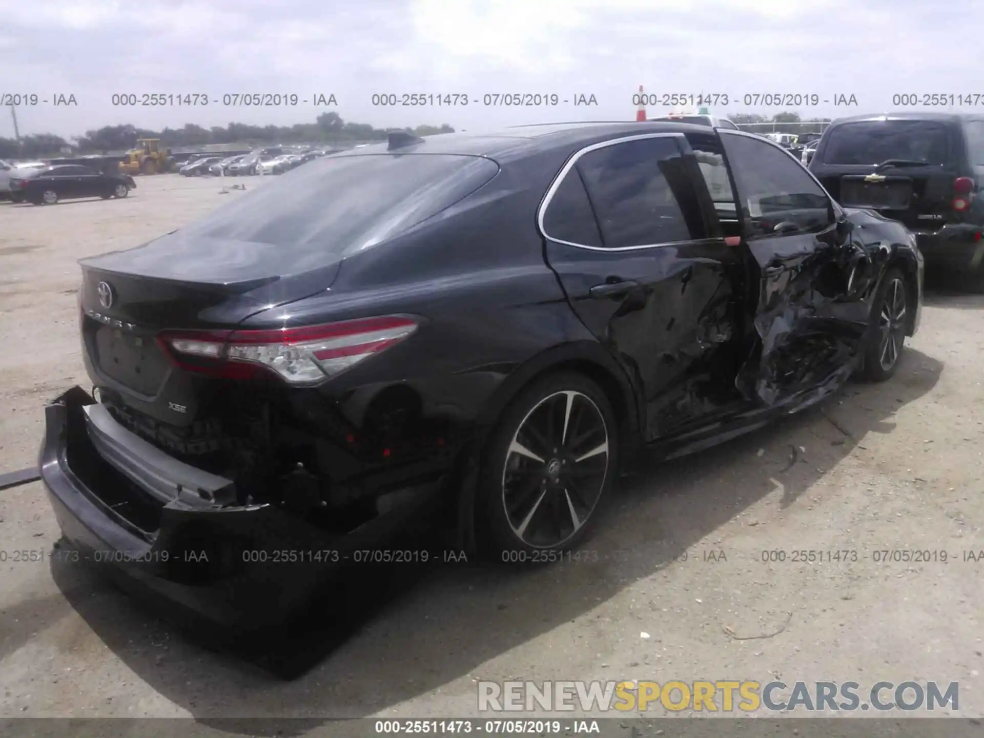 4 Photograph of a damaged car 4T1B61HK7KU696866 TOYOTA CAMRY 2019