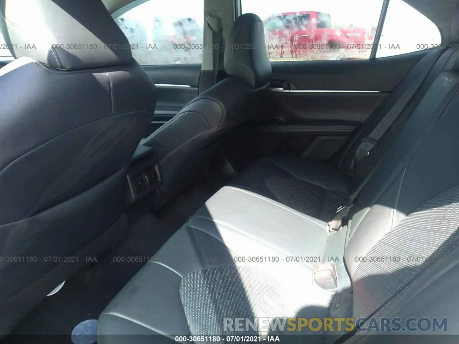 8 Photograph of a damaged car 4T1B61HK7KU708594 TOYOTA CAMRY 2019