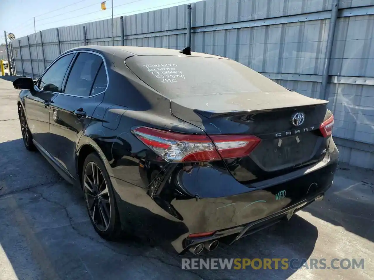 3 Photograph of a damaged car 4T1B61HK7KU718090 TOYOTA CAMRY 2019