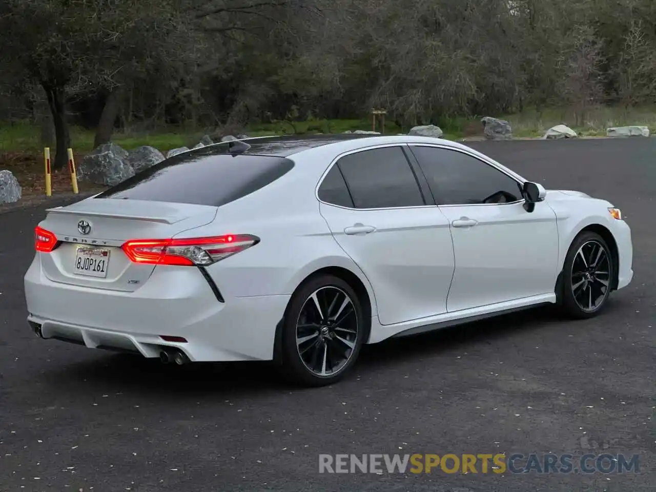 4 Photograph of a damaged car 4T1B61HK7KU724519 TOYOTA CAMRY 2019