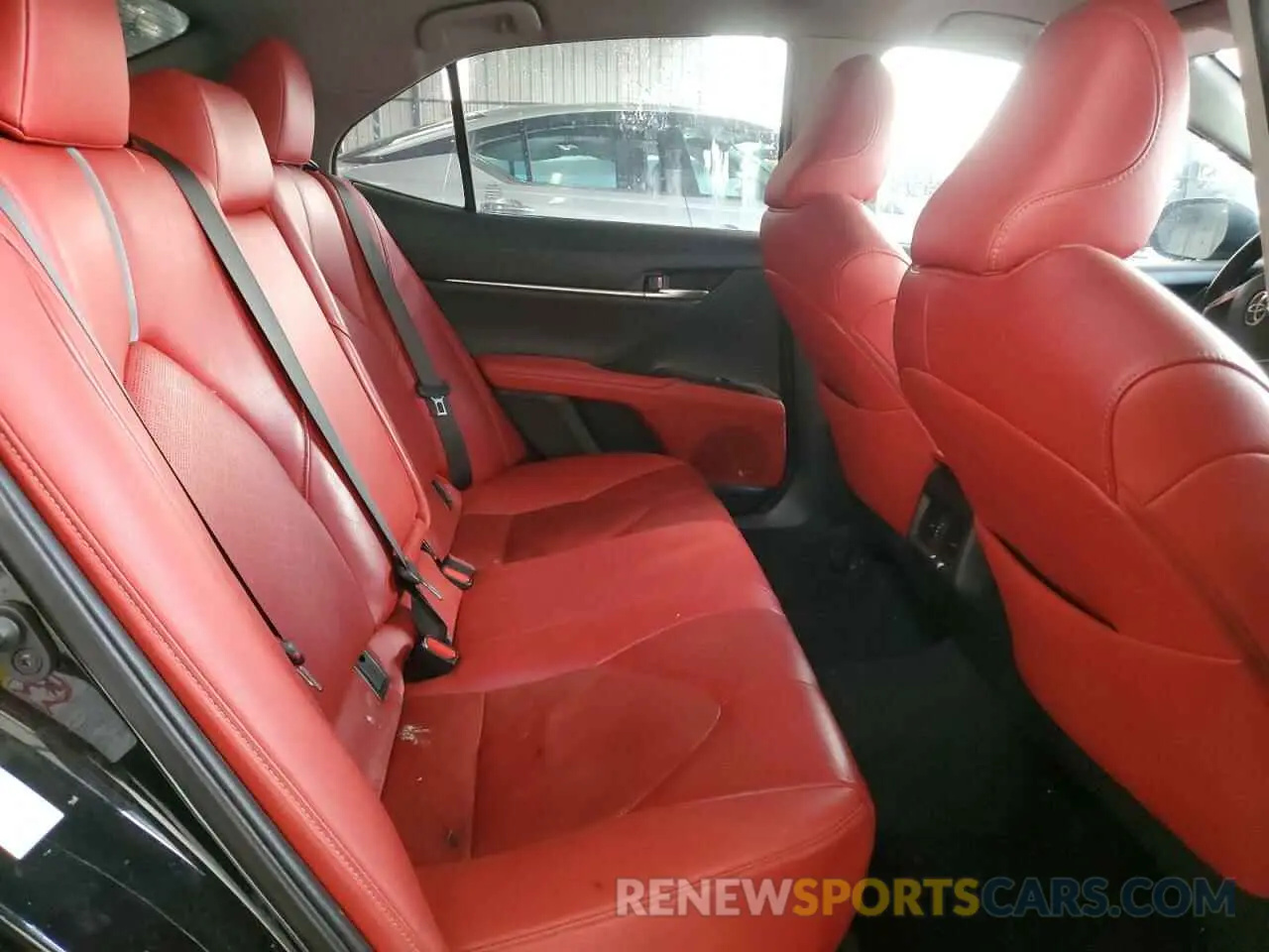 10 Photograph of a damaged car 4T1B61HK7KU751784 TOYOTA CAMRY 2019