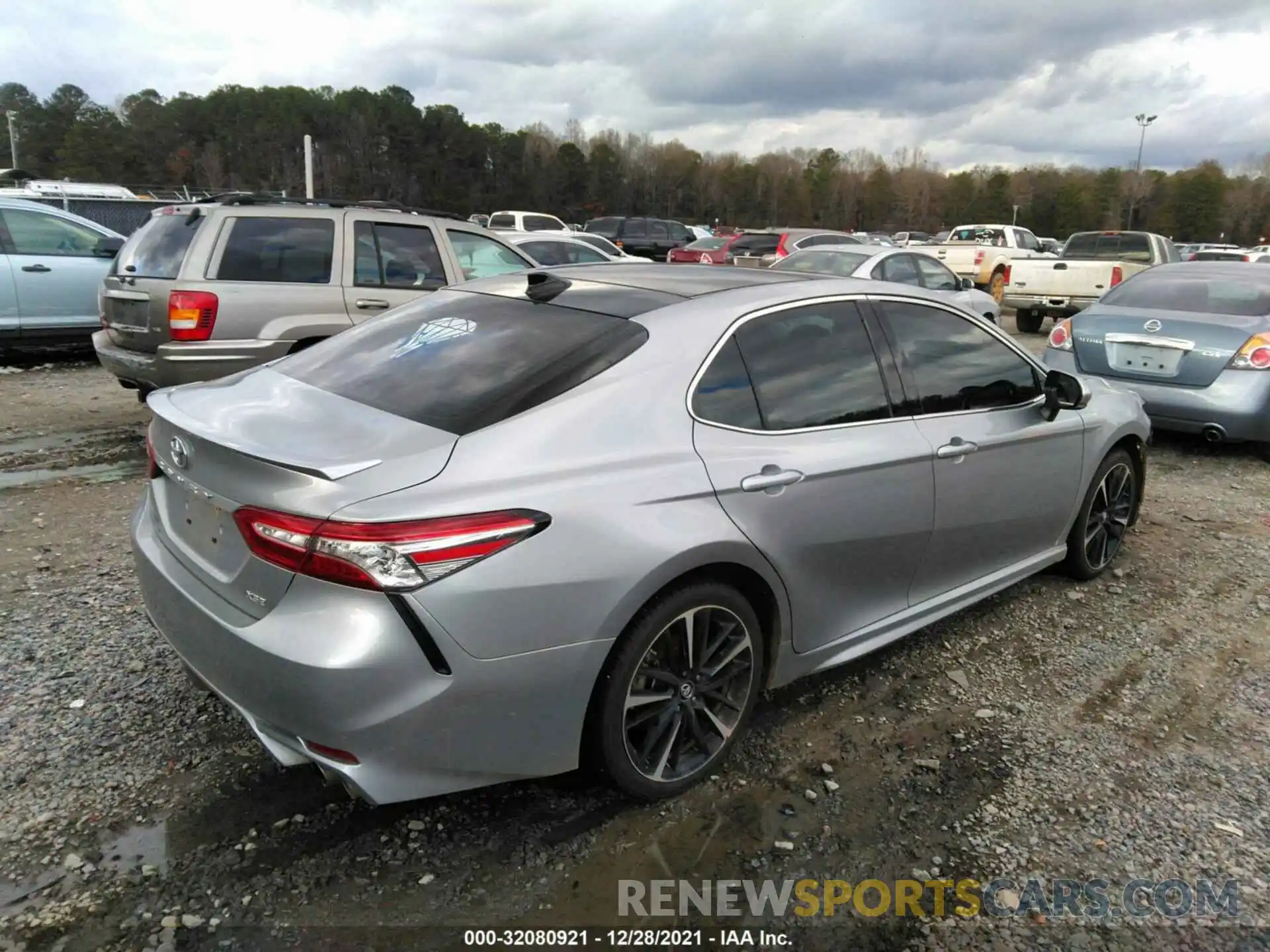 4 Photograph of a damaged car 4T1B61HK7KU785448 TOYOTA CAMRY 2019