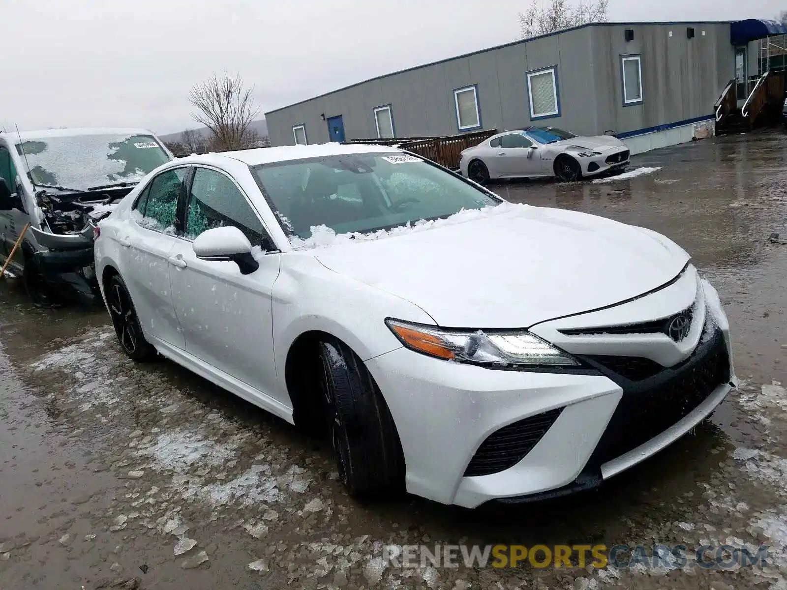 1 Photograph of a damaged car 4T1B61HK7KU800529 TOYOTA CAMRY 2019