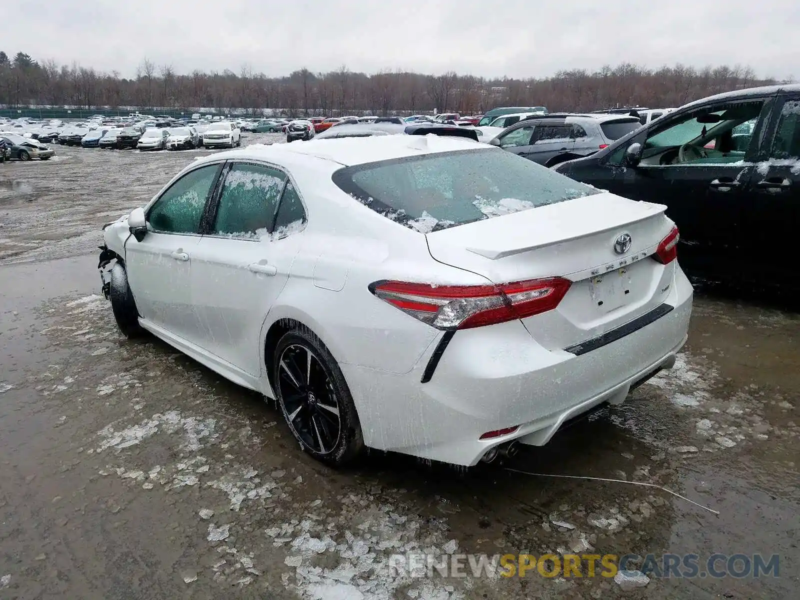 3 Photograph of a damaged car 4T1B61HK7KU800529 TOYOTA CAMRY 2019