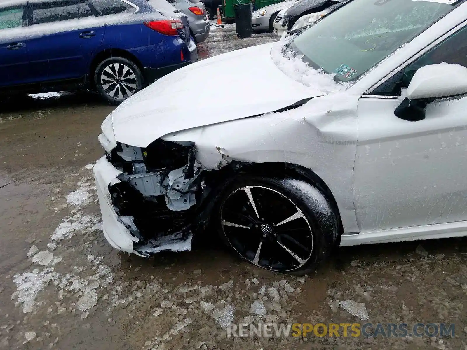 9 Photograph of a damaged car 4T1B61HK7KU800529 TOYOTA CAMRY 2019