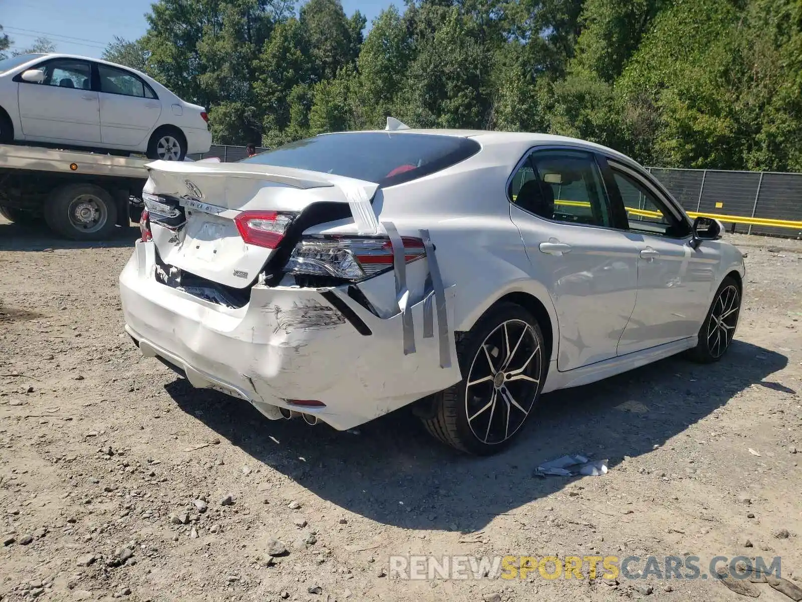 4 Photograph of a damaged car 4T1B61HK7KU824782 TOYOTA CAMRY 2019