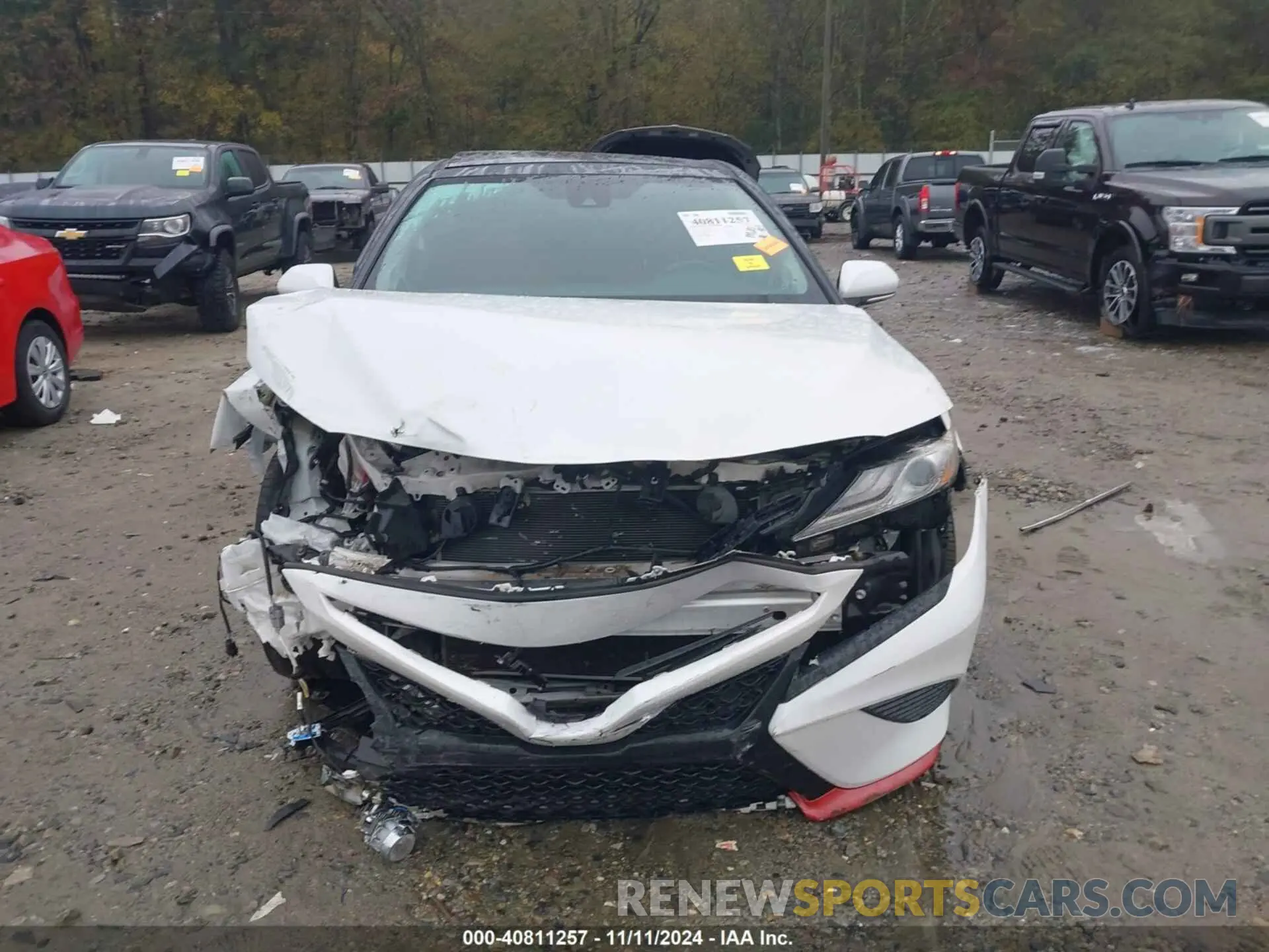 13 Photograph of a damaged car 4T1B61HK7KU824975 TOYOTA CAMRY 2019