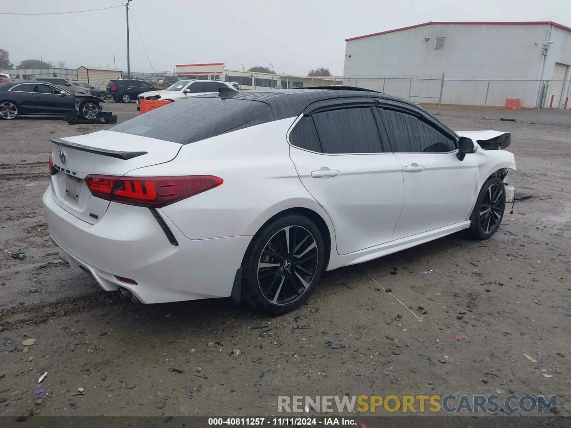 4 Photograph of a damaged car 4T1B61HK7KU824975 TOYOTA CAMRY 2019