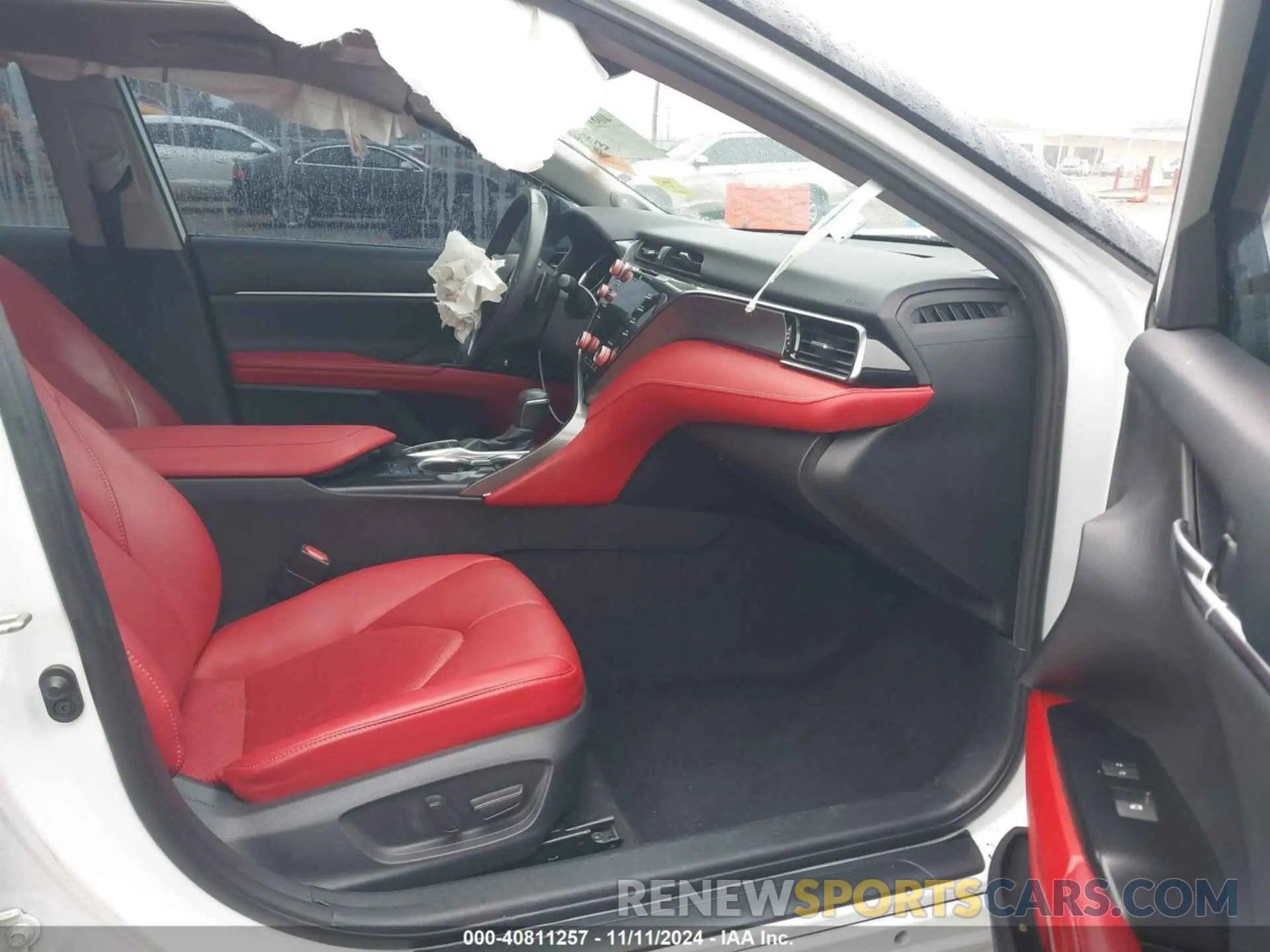 5 Photograph of a damaged car 4T1B61HK7KU824975 TOYOTA CAMRY 2019