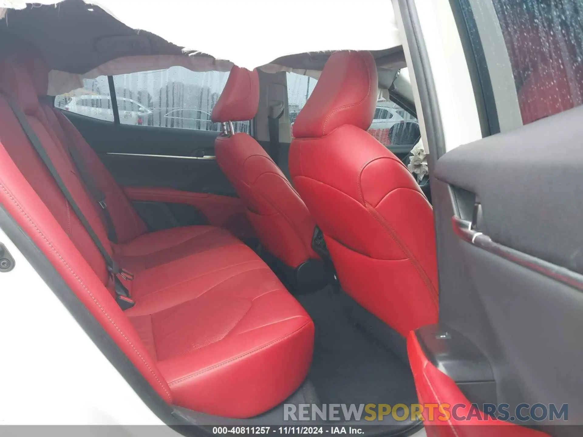 8 Photograph of a damaged car 4T1B61HK7KU824975 TOYOTA CAMRY 2019
