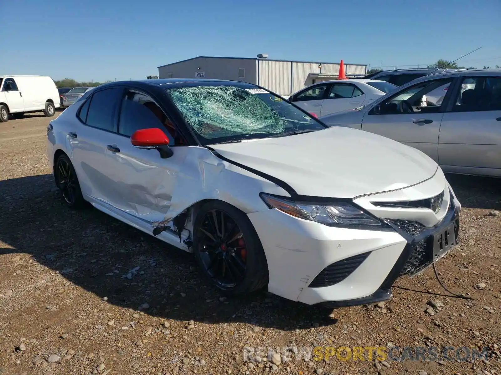 1 Photograph of a damaged car 4T1B61HK8KU161061 TOYOTA CAMRY 2019