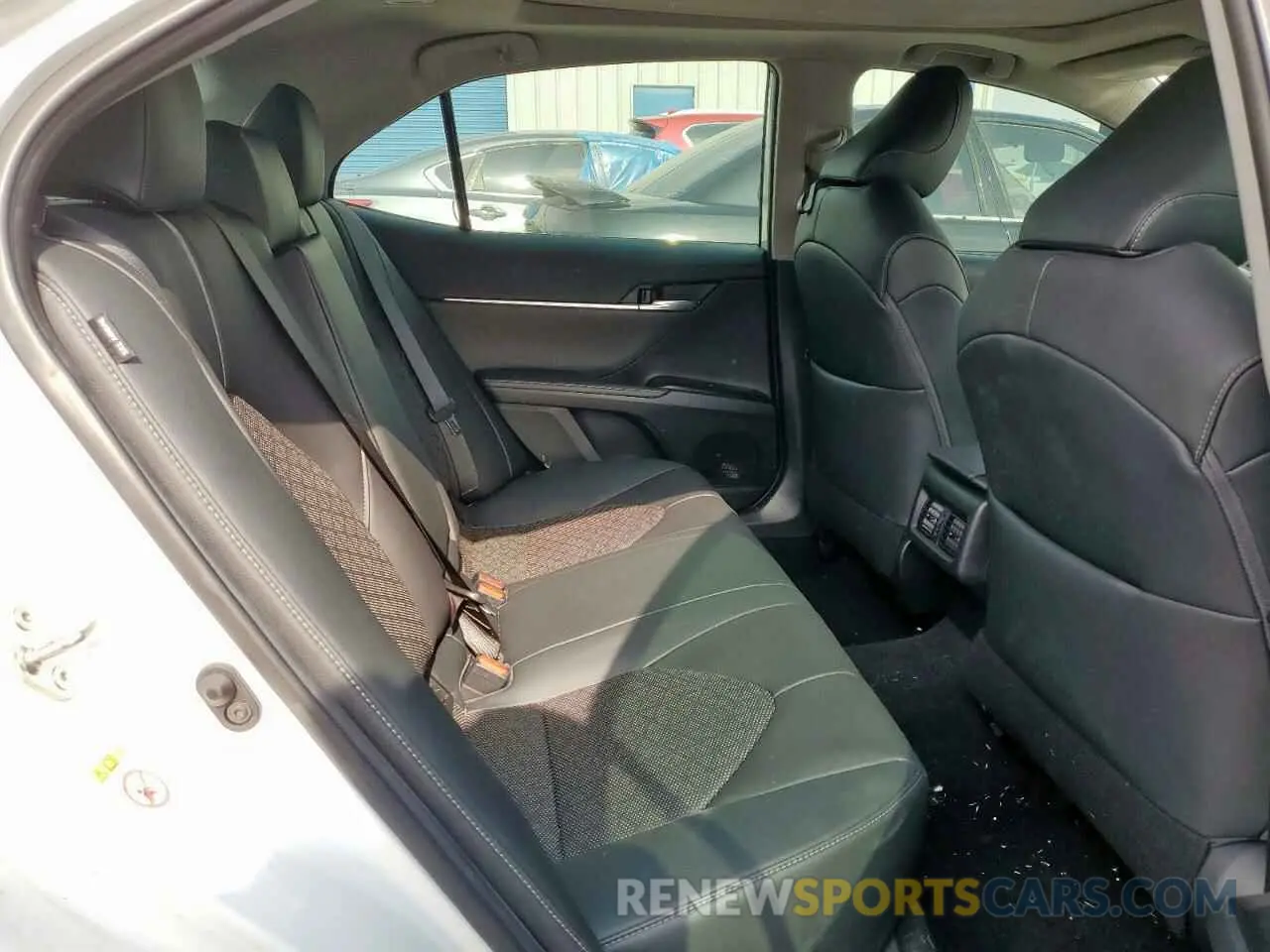 10 Photograph of a damaged car 4T1B61HK8KU168236 TOYOTA CAMRY 2019