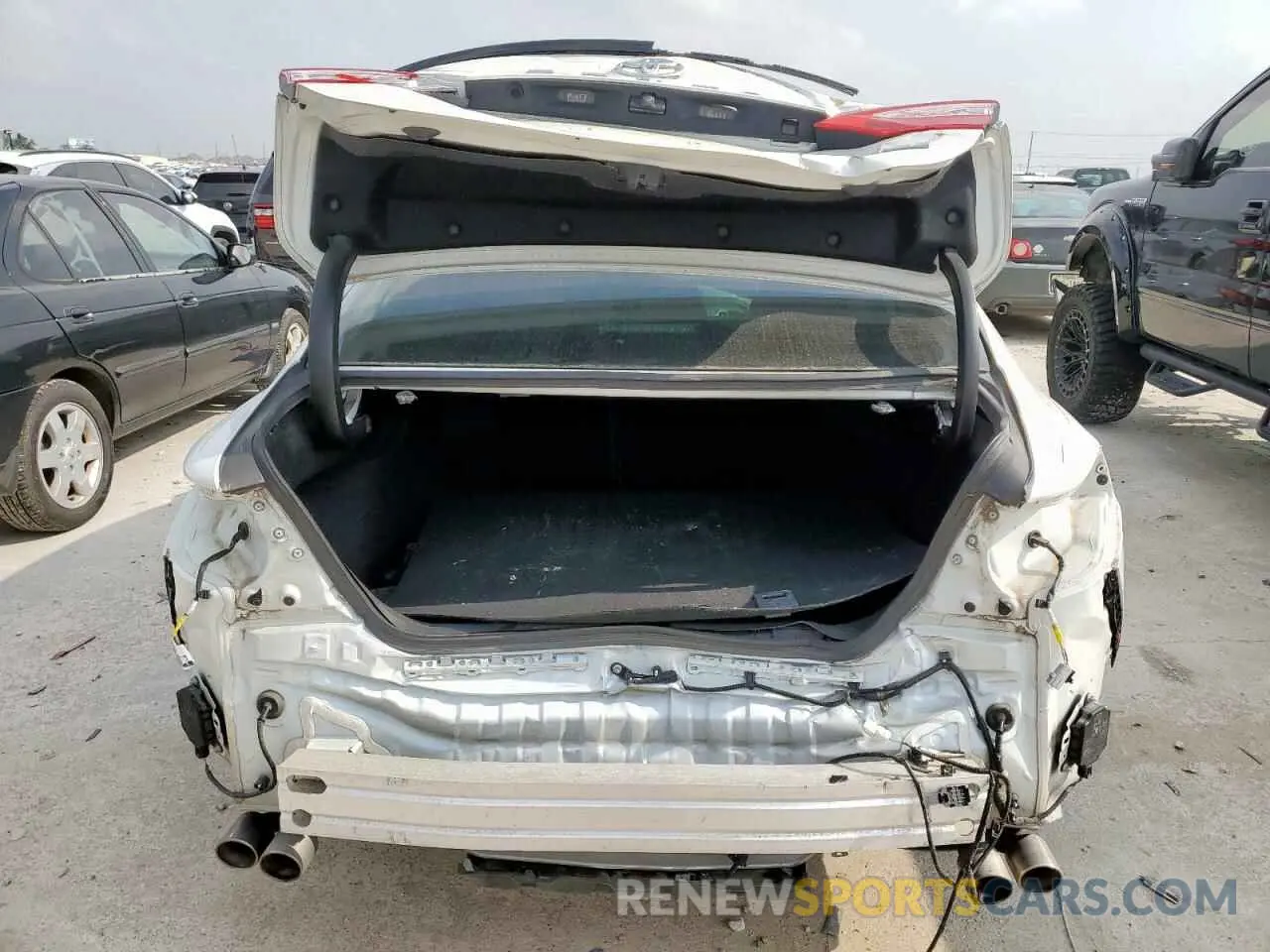 6 Photograph of a damaged car 4T1B61HK8KU168236 TOYOTA CAMRY 2019