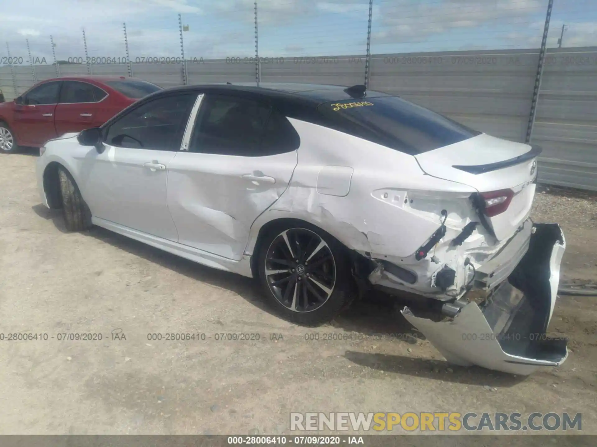 3 Photograph of a damaged car 4T1B61HK8KU172920 TOYOTA CAMRY 2019