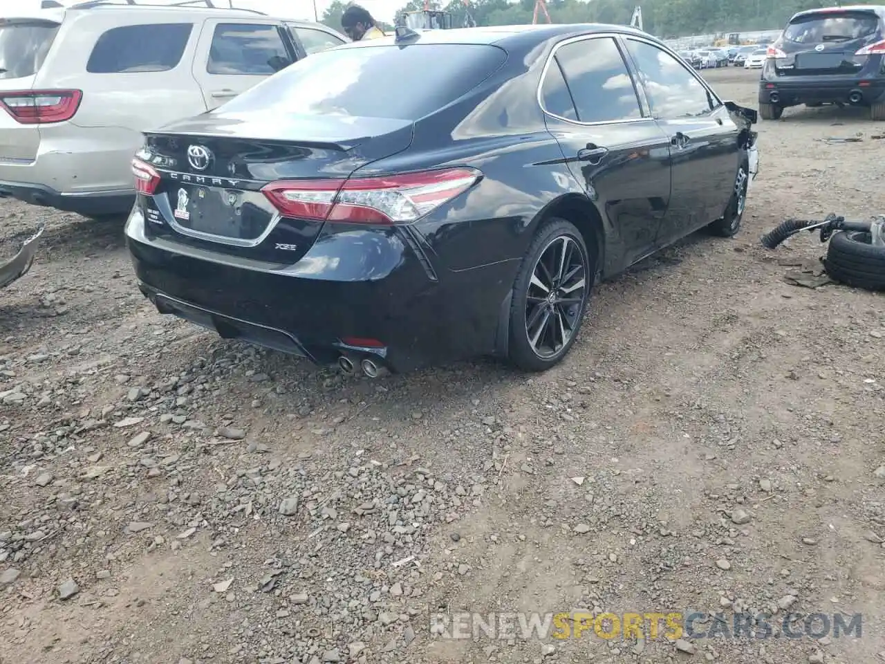 4 Photograph of a damaged car 4T1B61HK8KU184663 TOYOTA CAMRY 2019