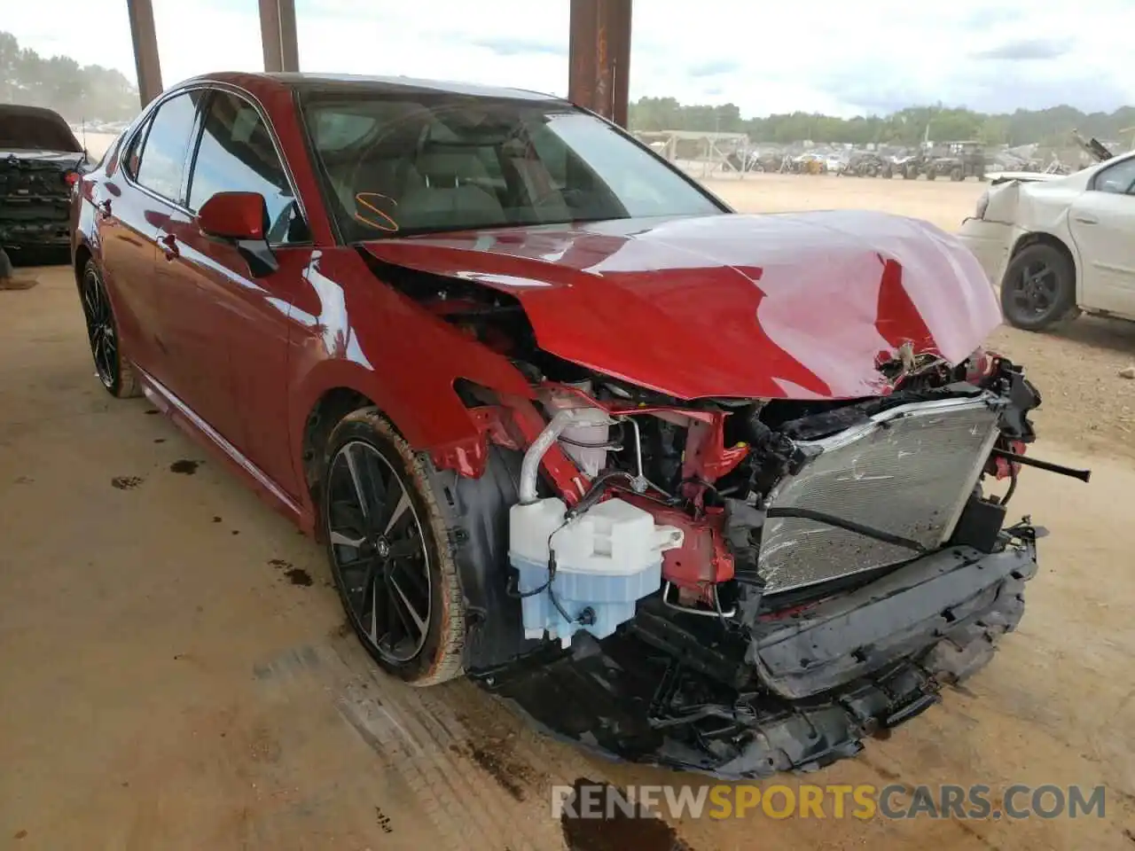 1 Photograph of a damaged car 4T1B61HK8KU198739 TOYOTA CAMRY 2019