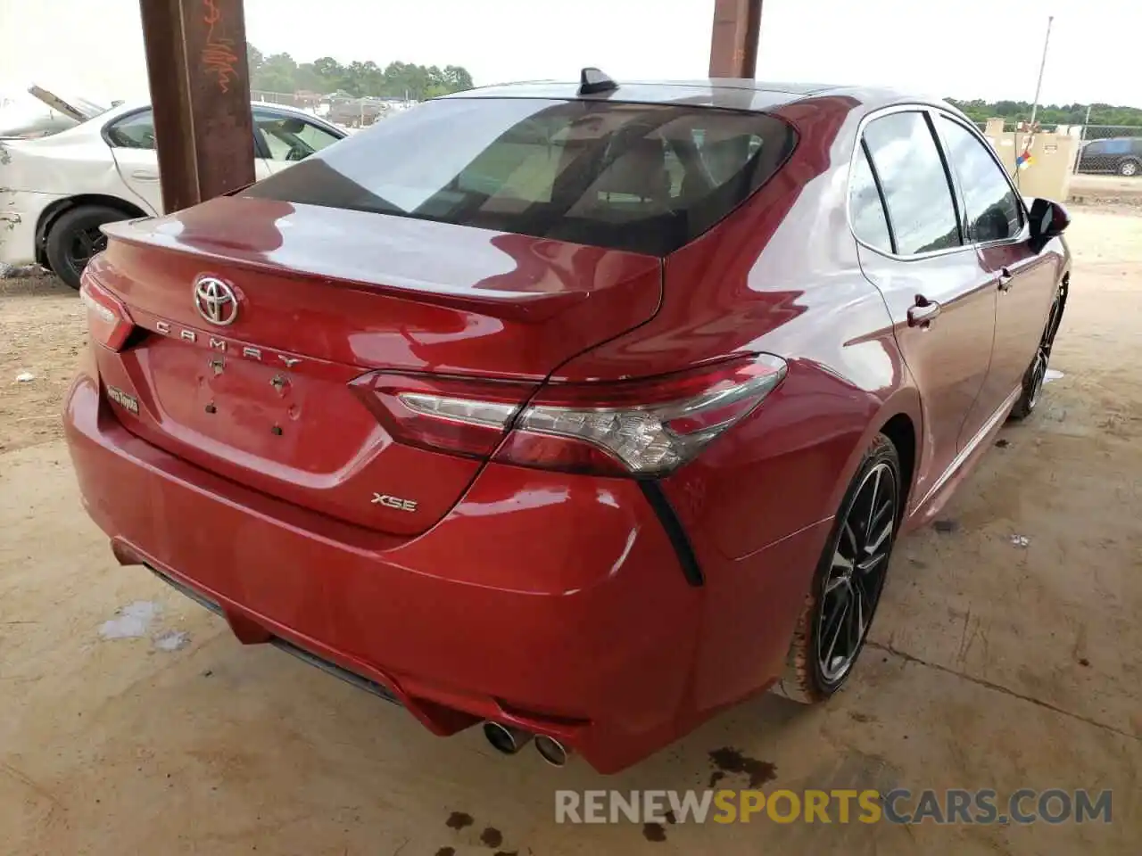 4 Photograph of a damaged car 4T1B61HK8KU198739 TOYOTA CAMRY 2019