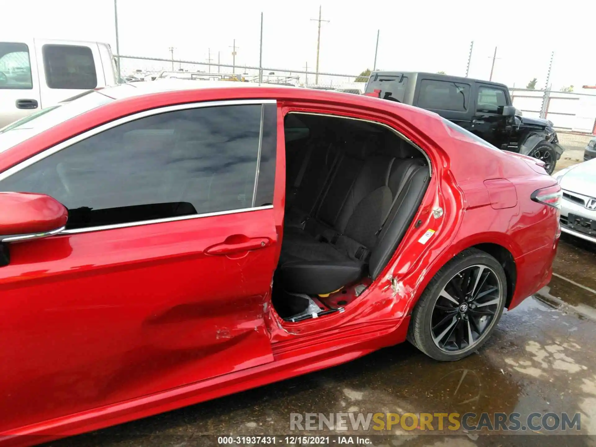 6 Photograph of a damaged car 4T1B61HK8KU207729 TOYOTA CAMRY 2019