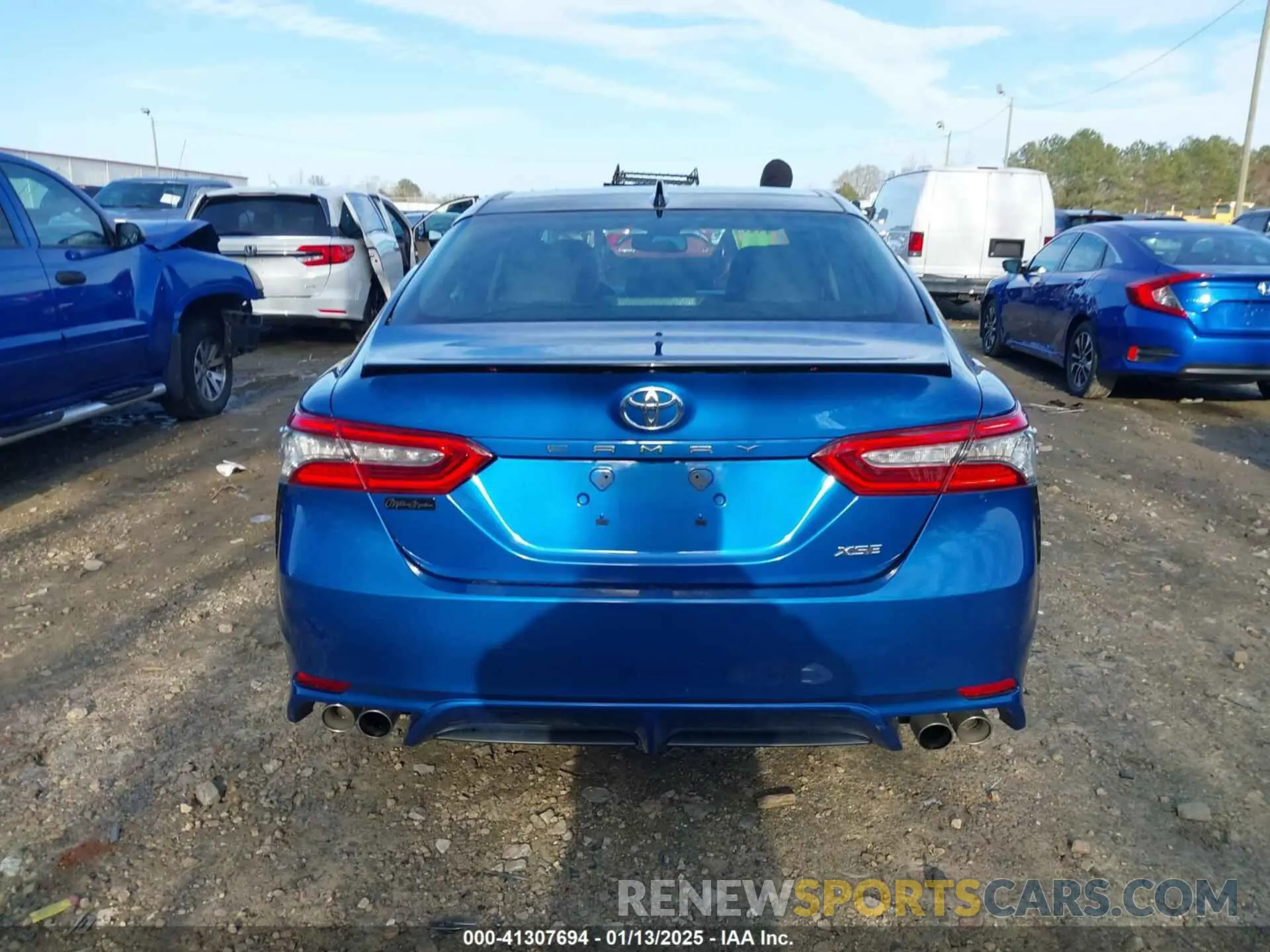 17 Photograph of a damaged car 4T1B61HK8KU220089 TOYOTA CAMRY 2019