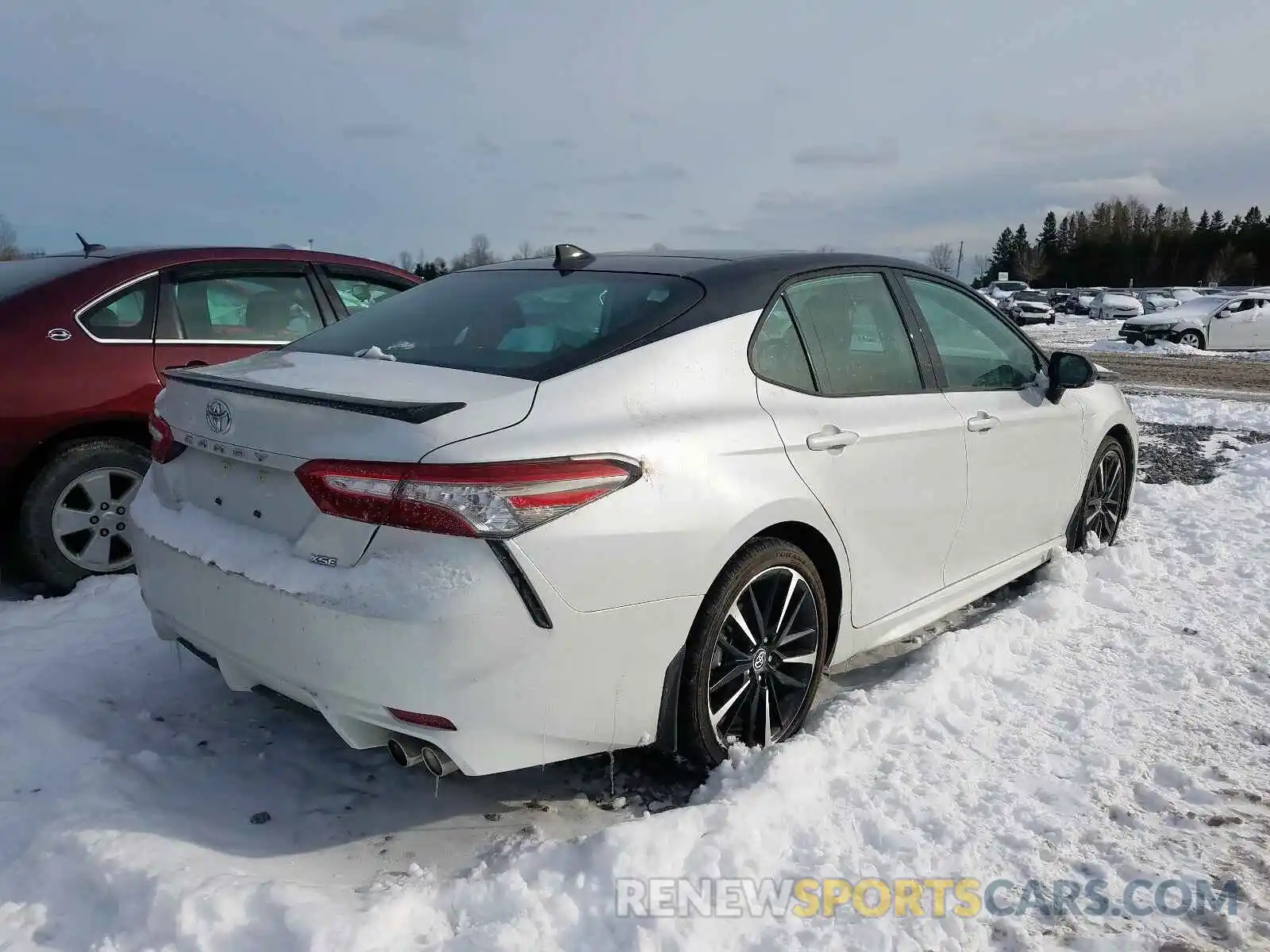 4 Photograph of a damaged car 4T1B61HK8KU231965 TOYOTA CAMRY 2019