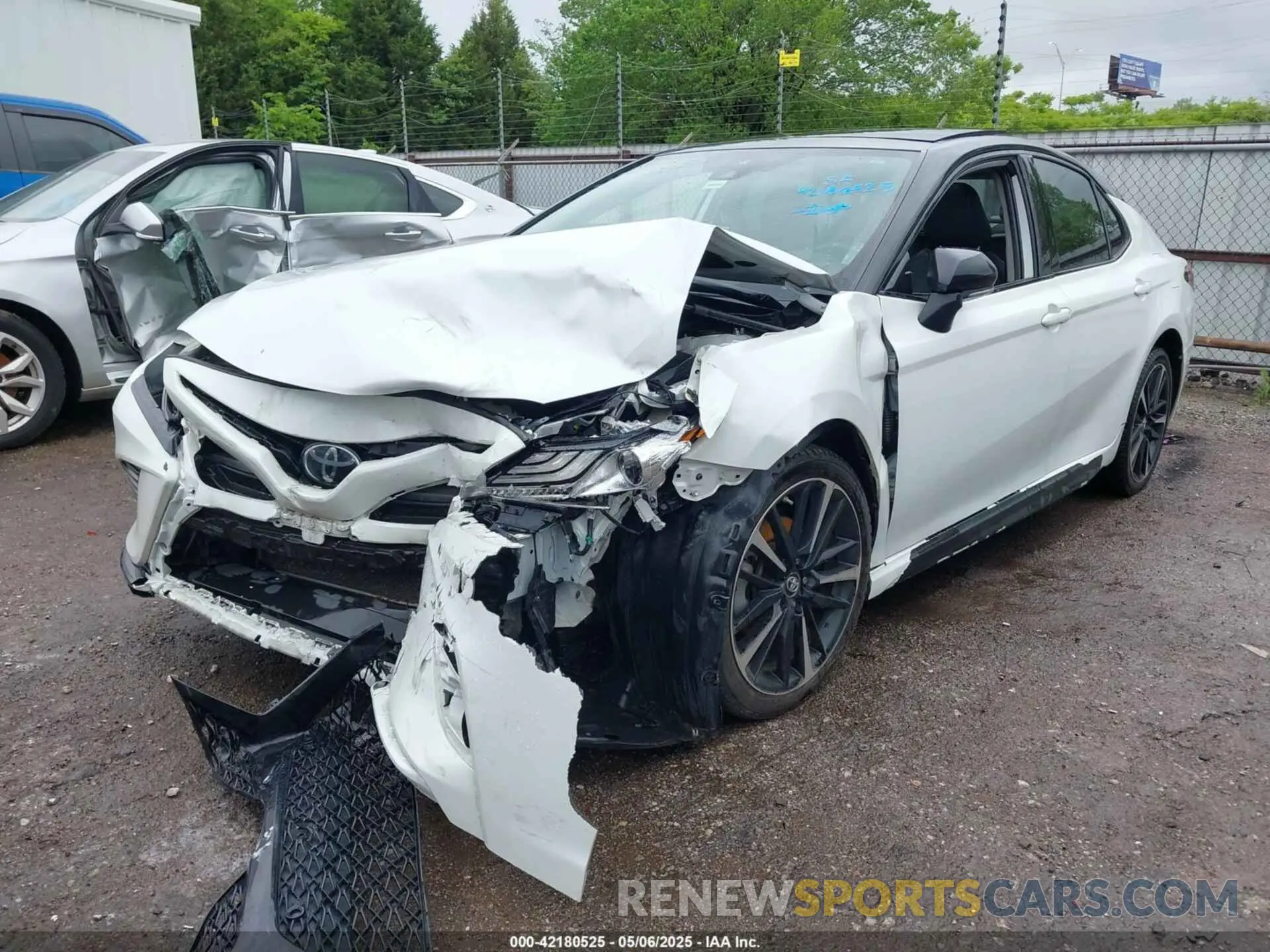 2 Photograph of a damaged car 4T1B61HK8KU240262 TOYOTA CAMRY 2019