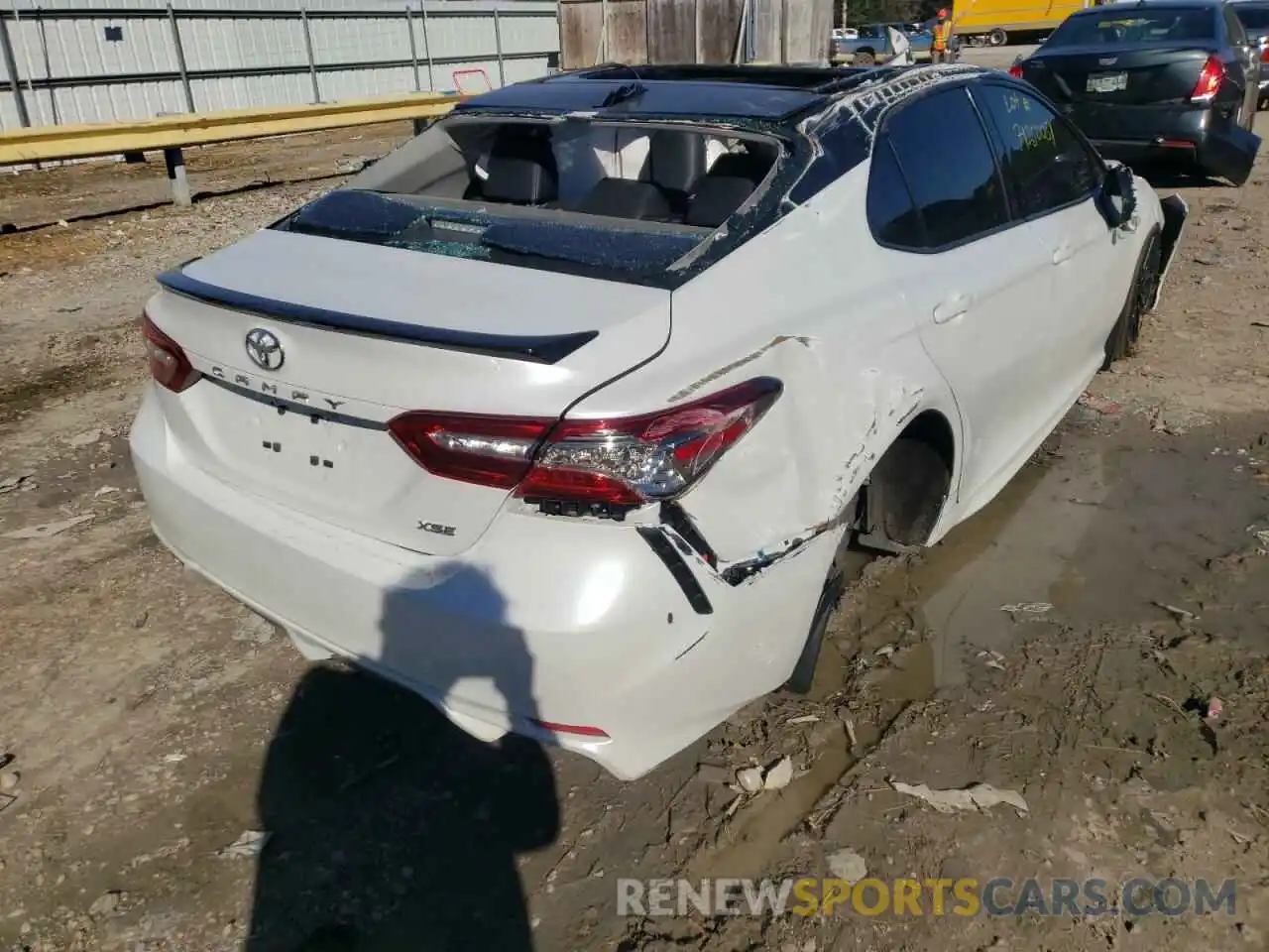 4 Photograph of a damaged car 4T1B61HK8KU261001 TOYOTA CAMRY 2019