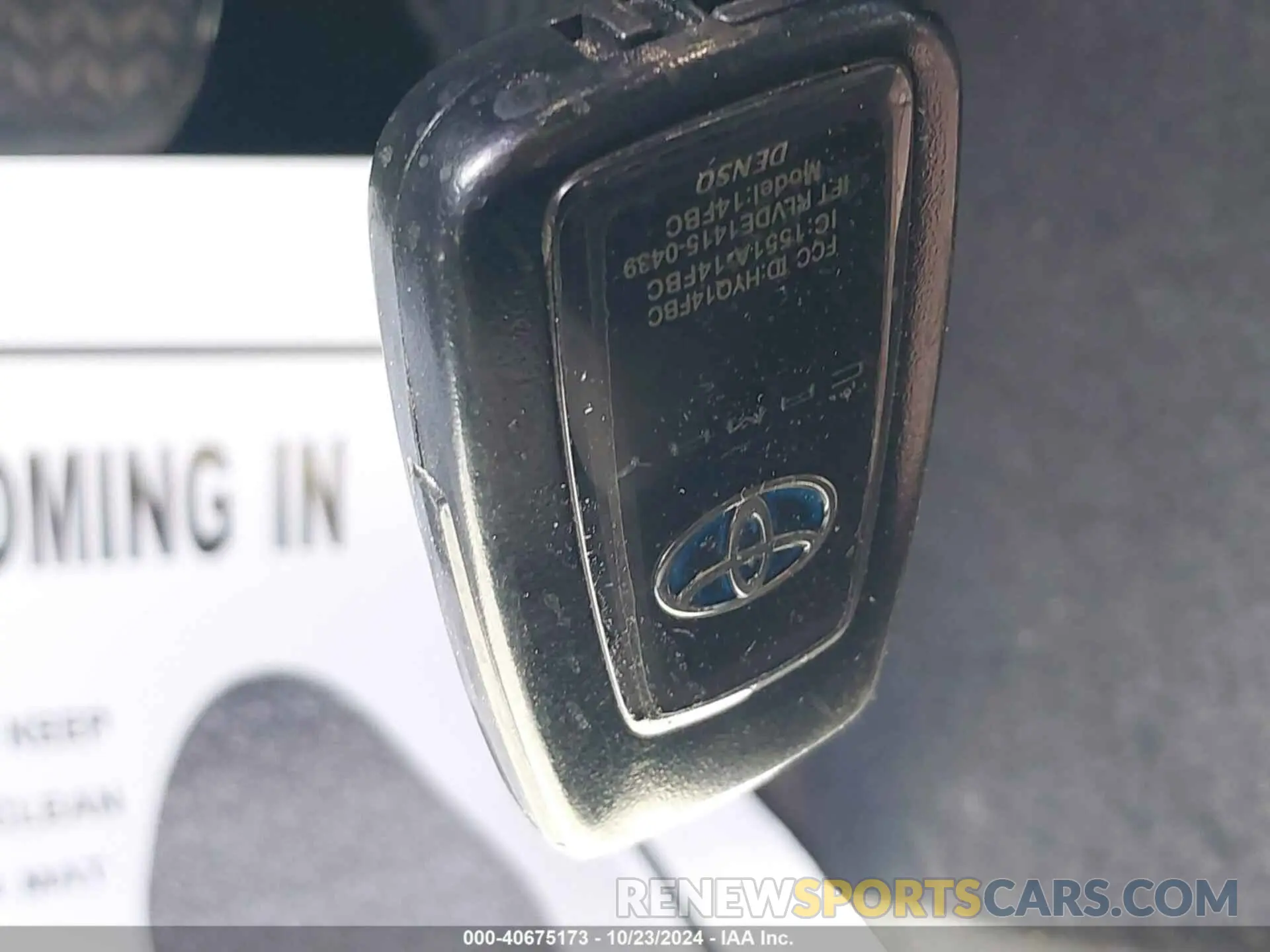 11 Photograph of a damaged car 4T1B61HK8KU286089 TOYOTA CAMRY 2019