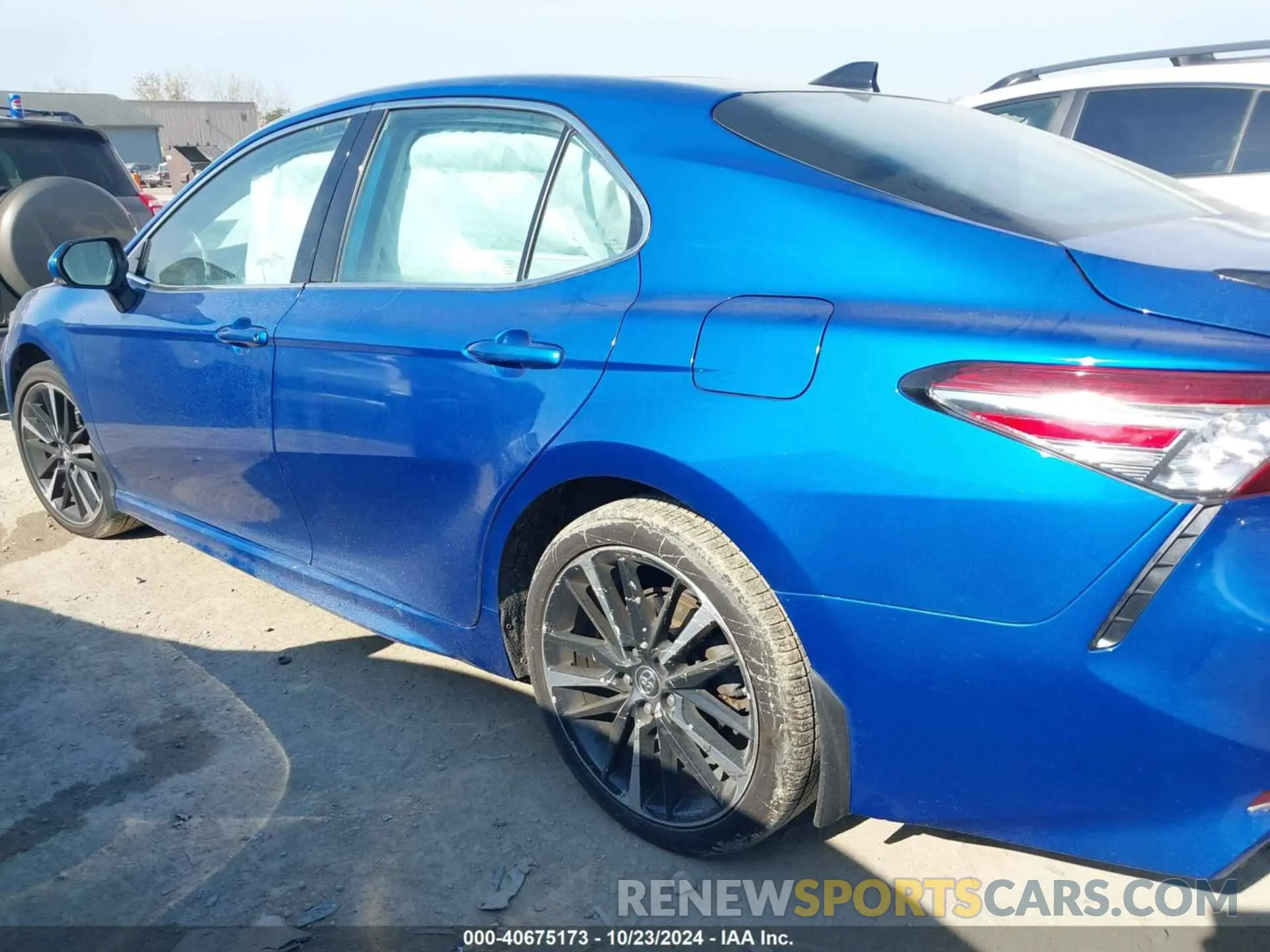 14 Photograph of a damaged car 4T1B61HK8KU286089 TOYOTA CAMRY 2019