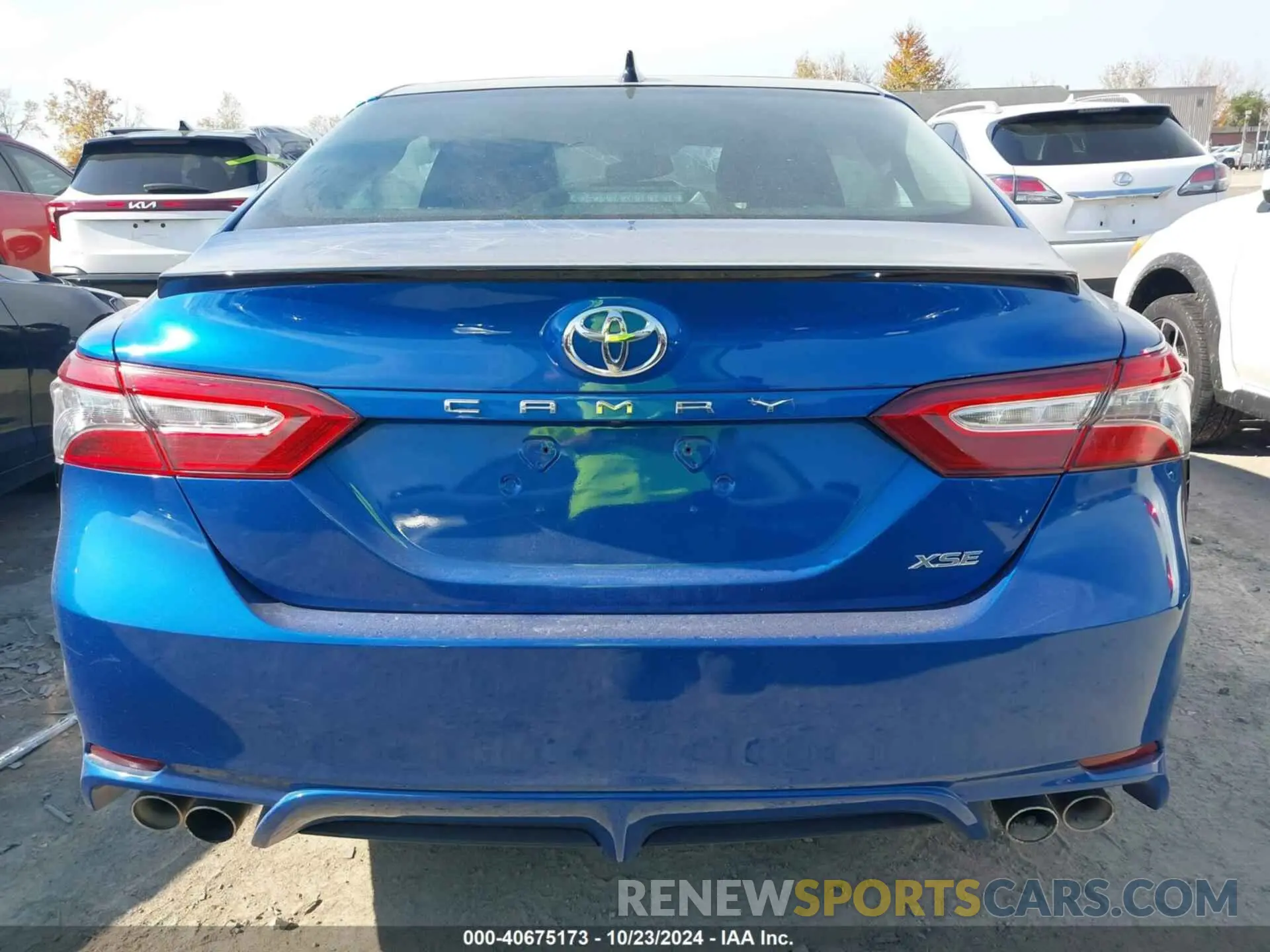 16 Photograph of a damaged car 4T1B61HK8KU286089 TOYOTA CAMRY 2019