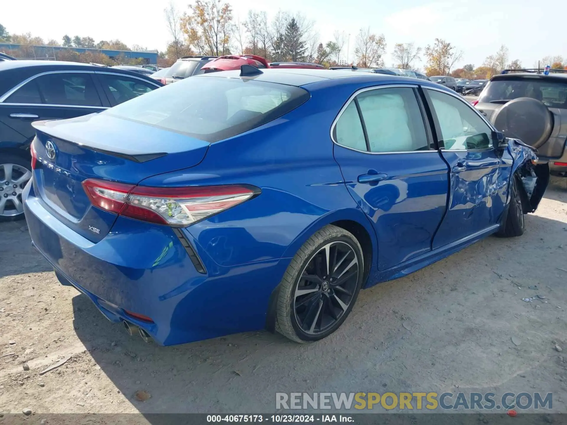 4 Photograph of a damaged car 4T1B61HK8KU286089 TOYOTA CAMRY 2019
