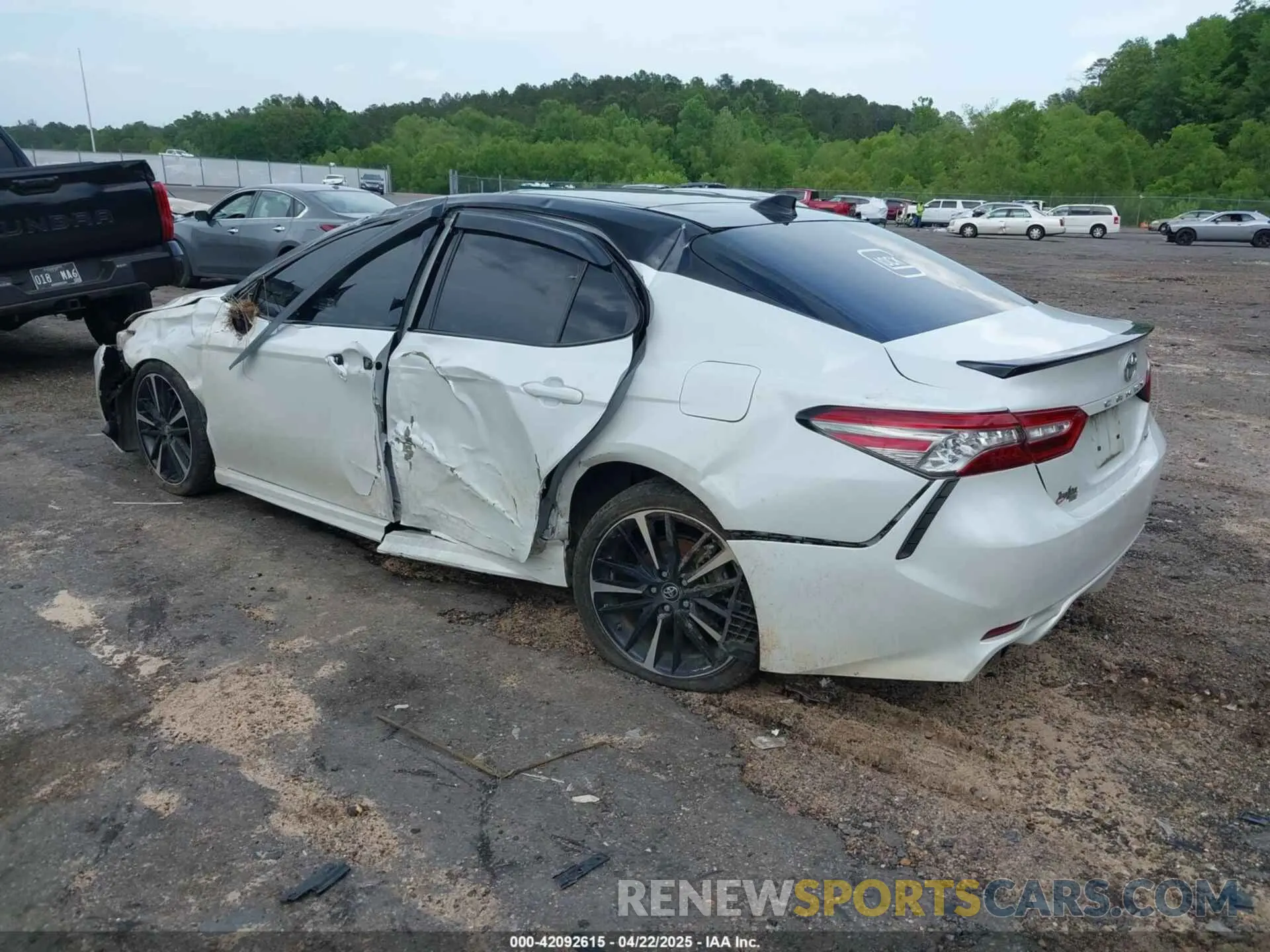 3 Photograph of a damaged car 4T1B61HK8KU295536 TOYOTA CAMRY 2019