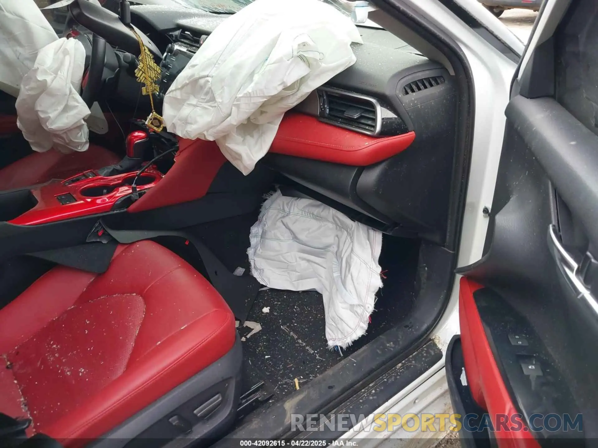 5 Photograph of a damaged car 4T1B61HK8KU295536 TOYOTA CAMRY 2019