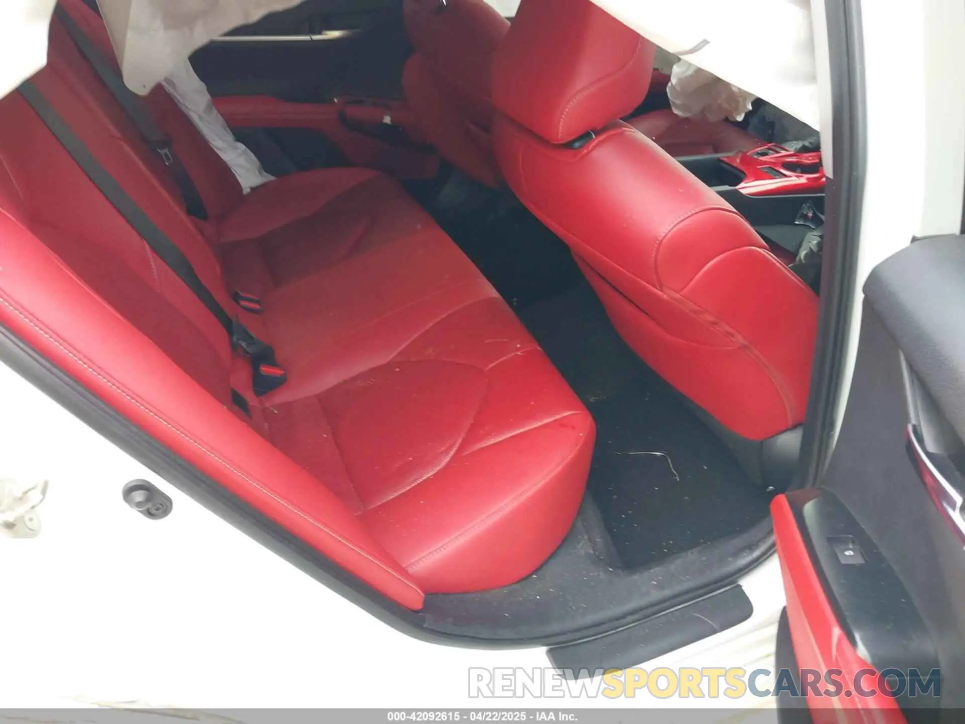 8 Photograph of a damaged car 4T1B61HK8KU295536 TOYOTA CAMRY 2019