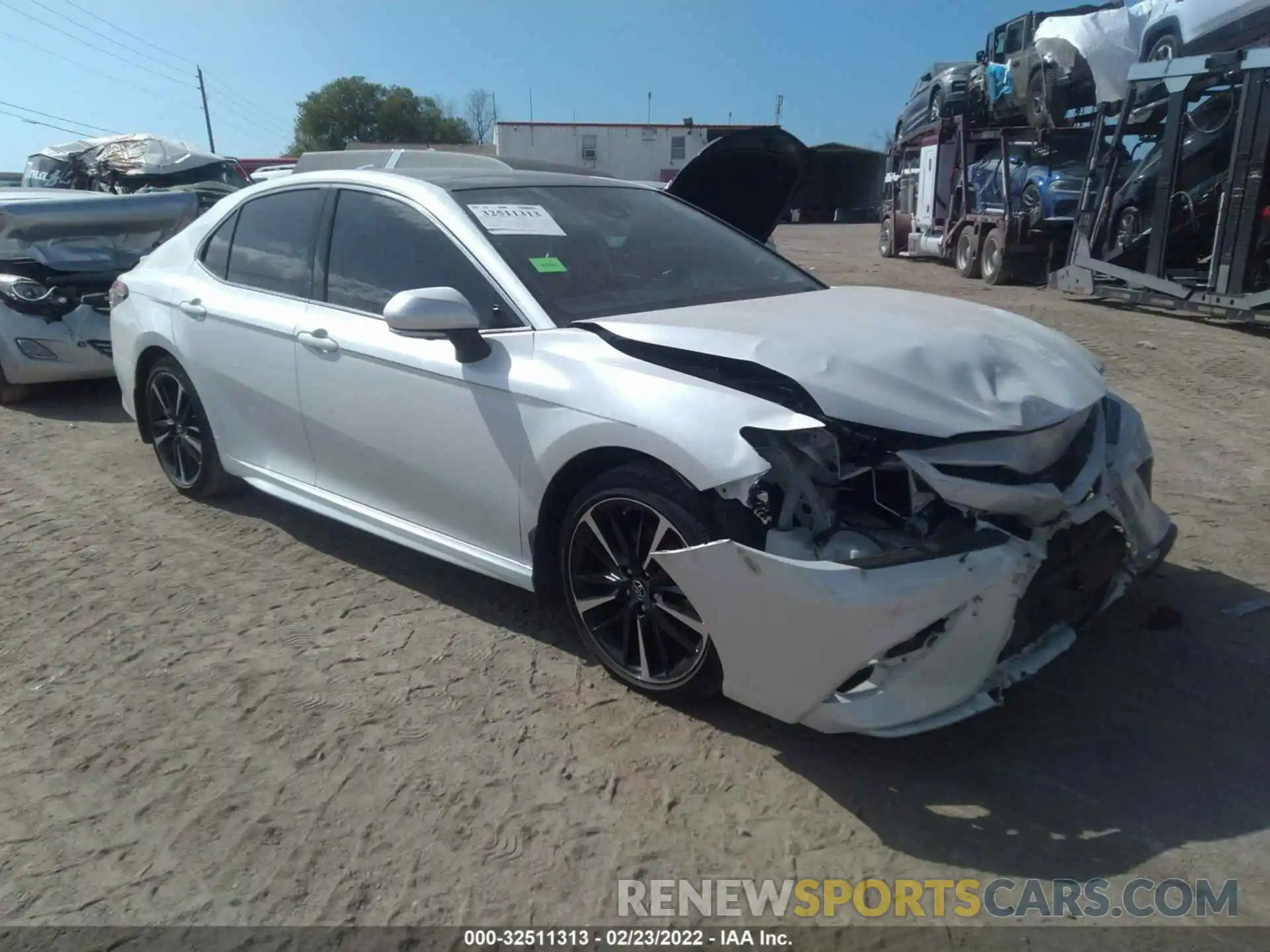 1 Photograph of a damaged car 4T1B61HK8KU717529 TOYOTA CAMRY 2019