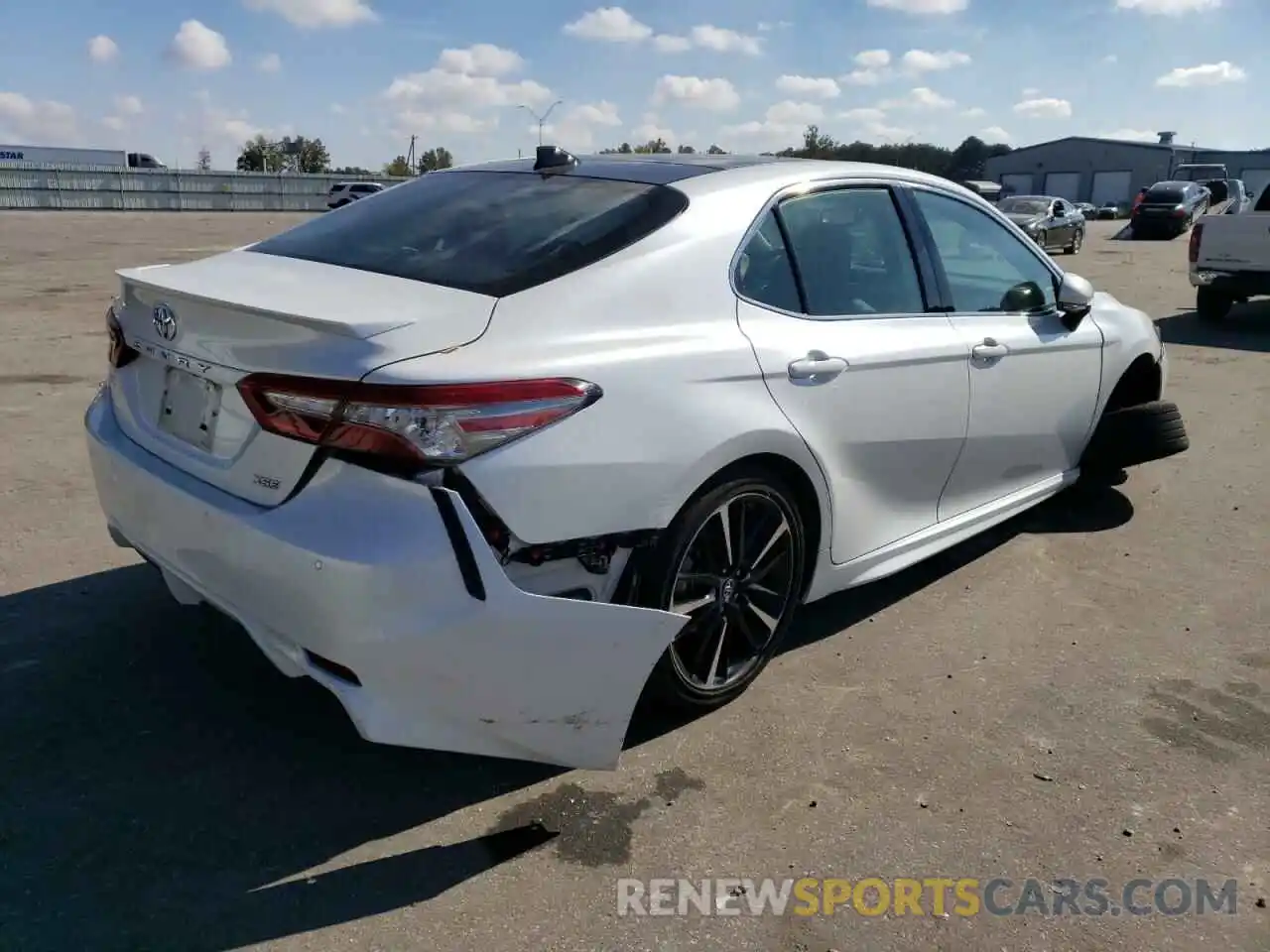 10 Photograph of a damaged car 4T1B61HK8KU720916 TOYOTA CAMRY 2019