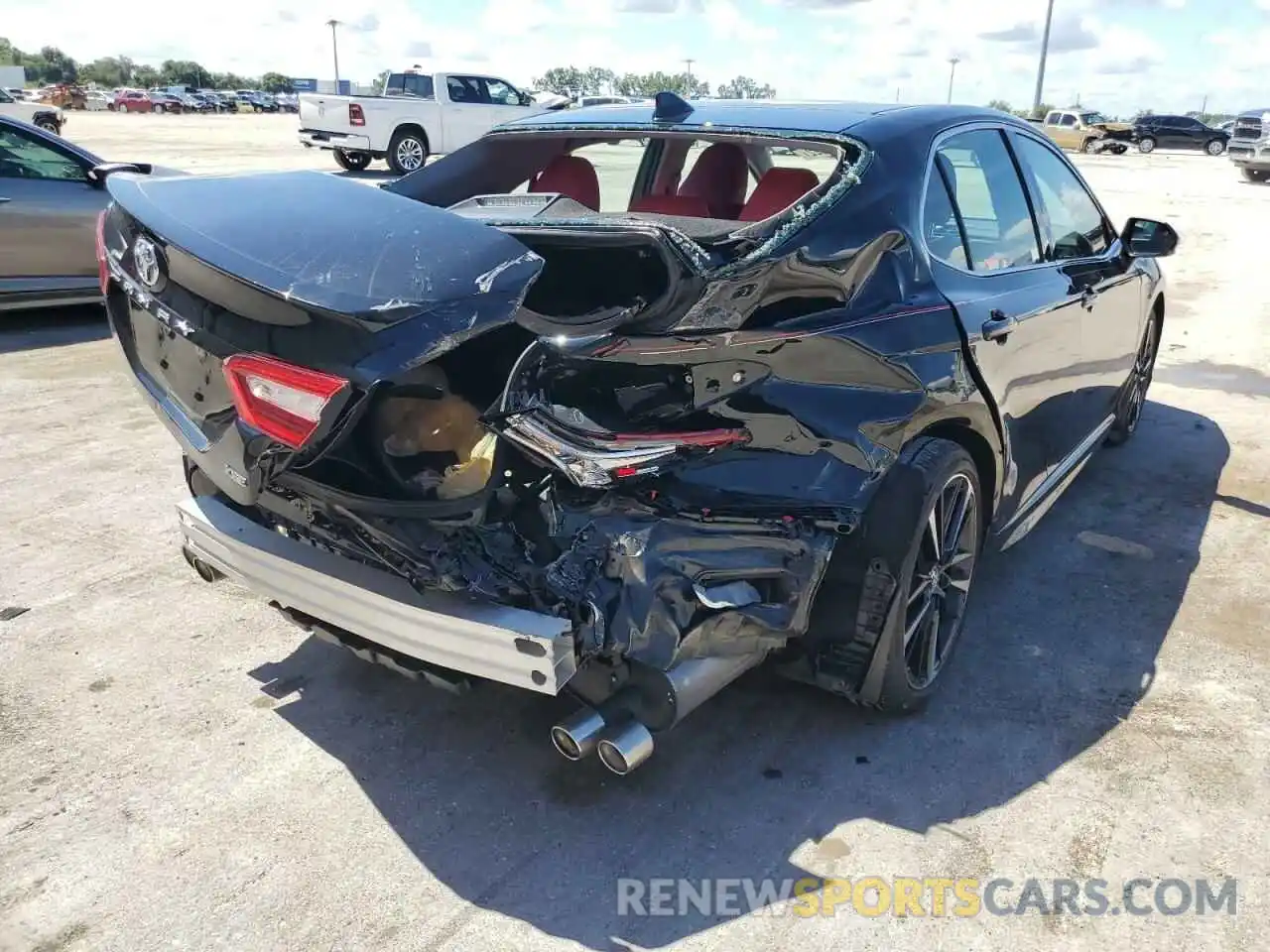 4 Photograph of a damaged car 4T1B61HK8KU724741 TOYOTA CAMRY 2019