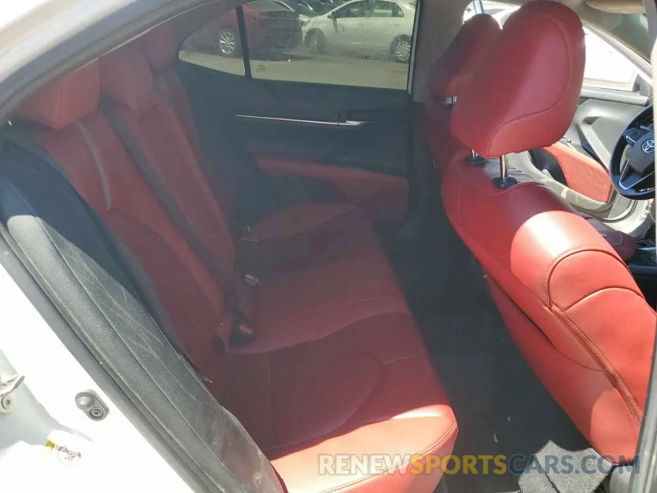 10 Photograph of a damaged car 4T1B61HK8KU739904 TOYOTA CAMRY 2019