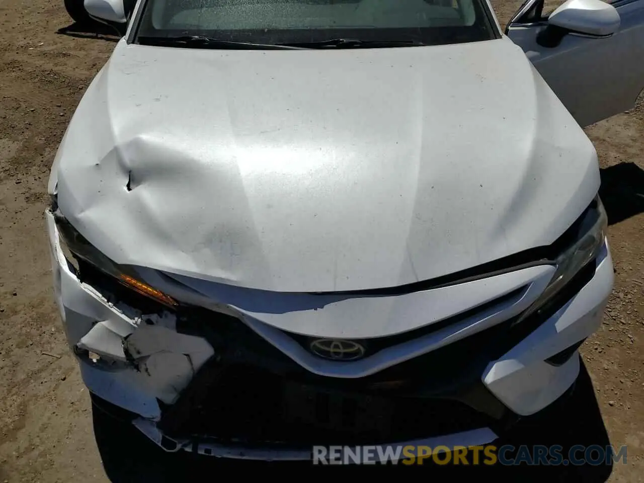 11 Photograph of a damaged car 4T1B61HK8KU739904 TOYOTA CAMRY 2019