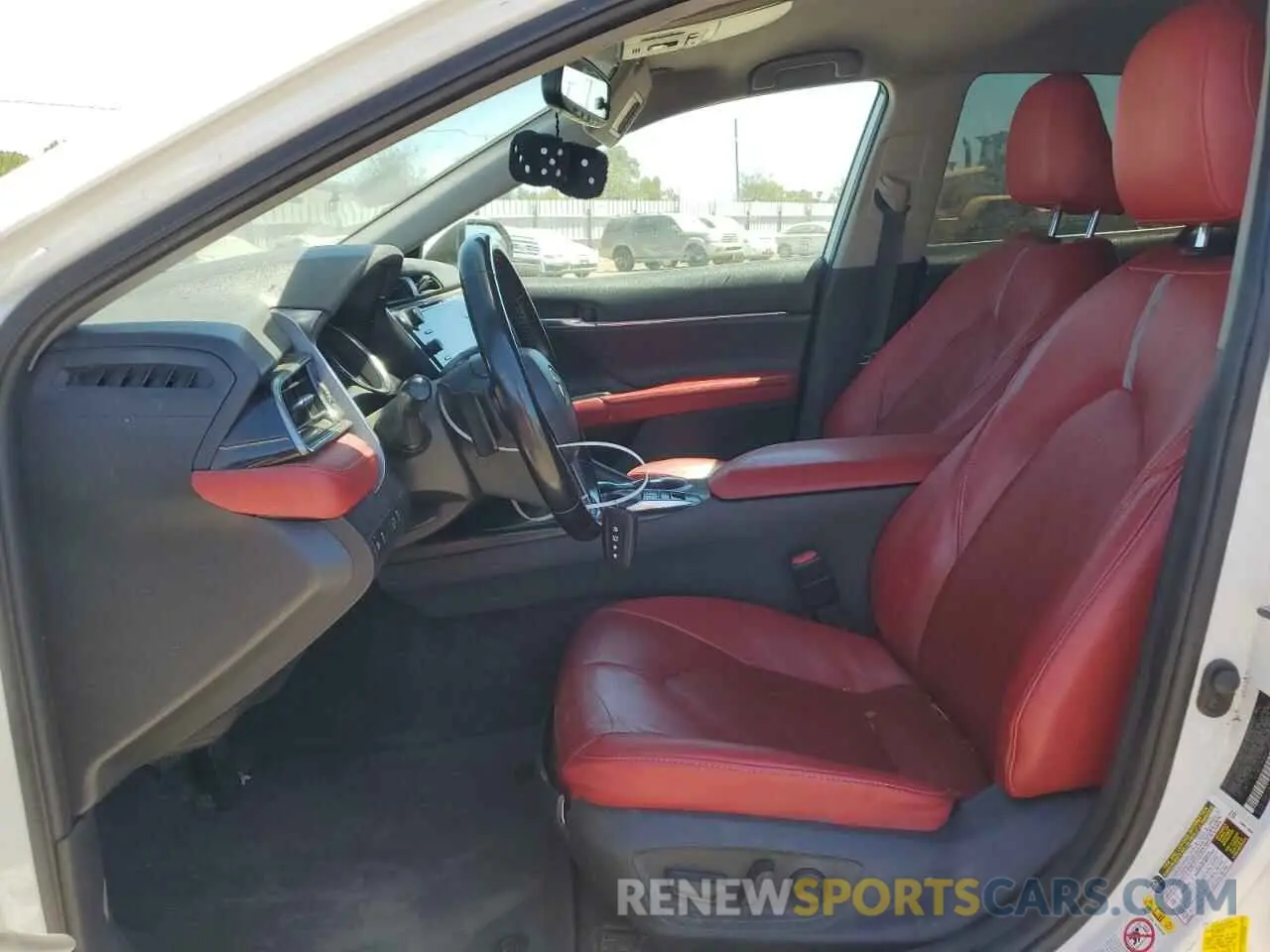 7 Photograph of a damaged car 4T1B61HK8KU739904 TOYOTA CAMRY 2019