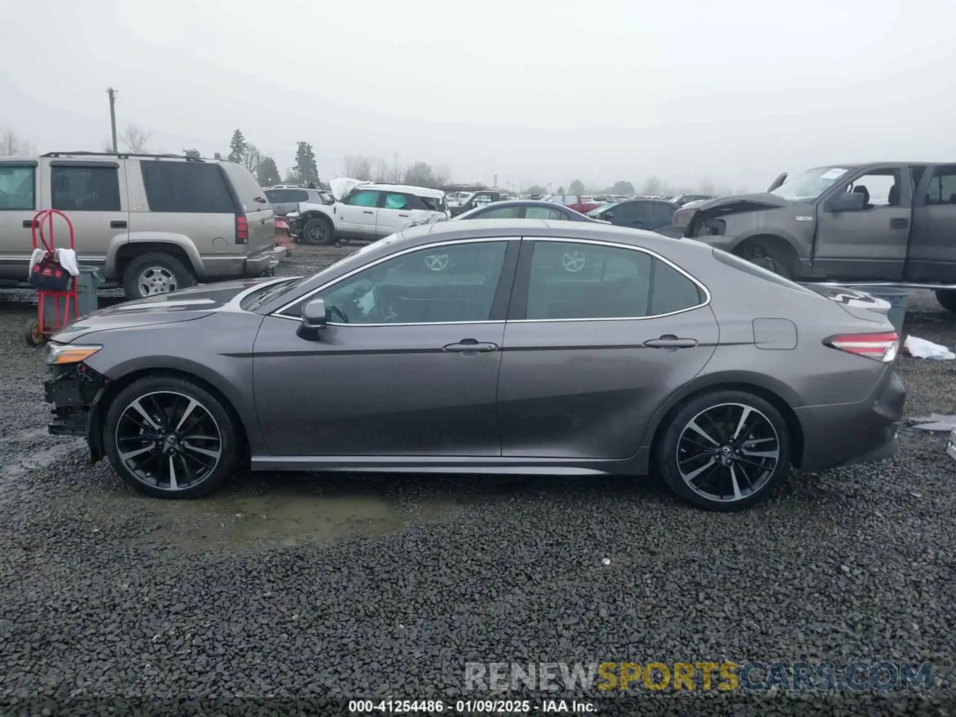 15 Photograph of a damaged car 4T1B61HK8KU748070 TOYOTA CAMRY 2019