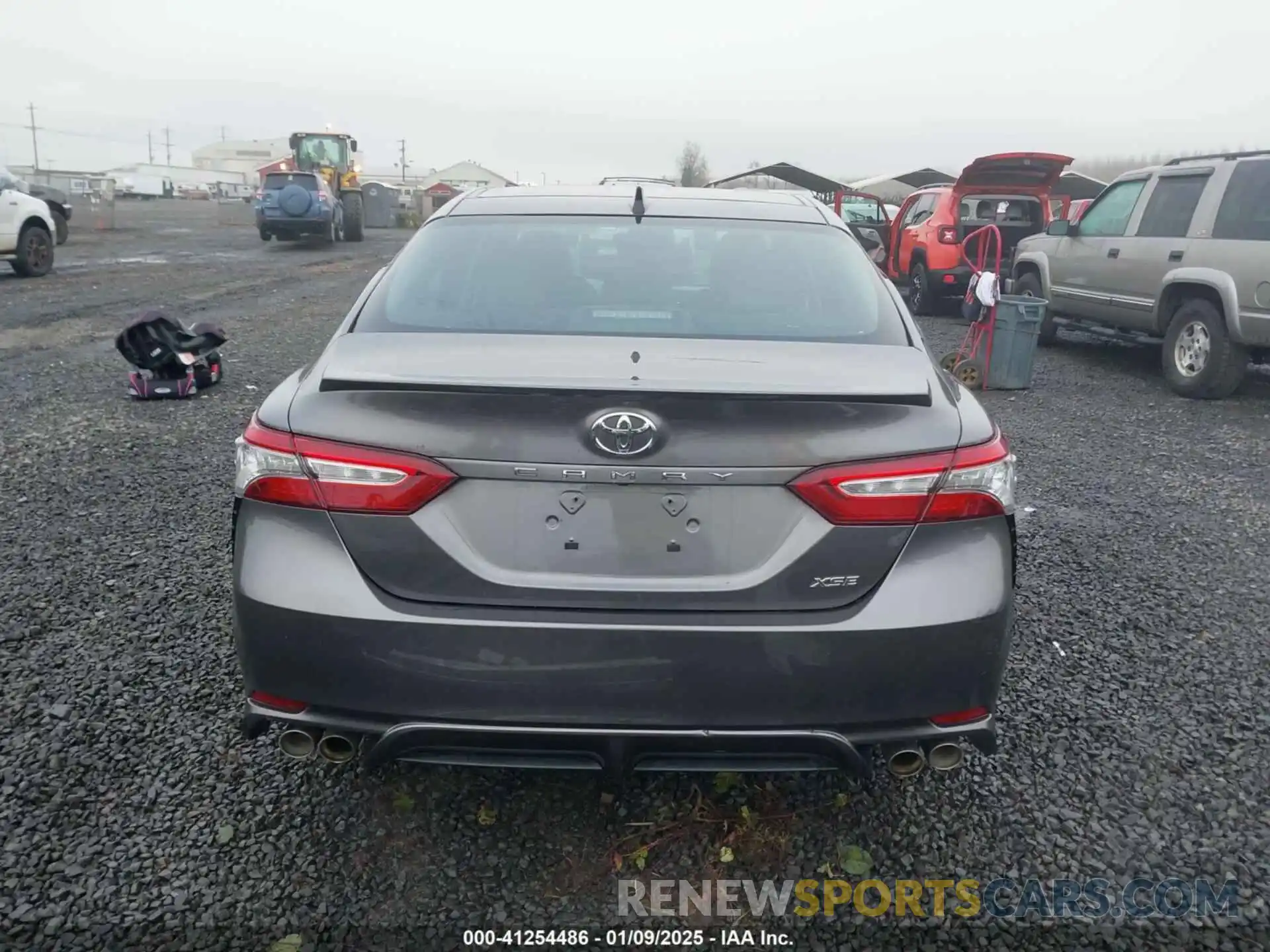 17 Photograph of a damaged car 4T1B61HK8KU748070 TOYOTA CAMRY 2019