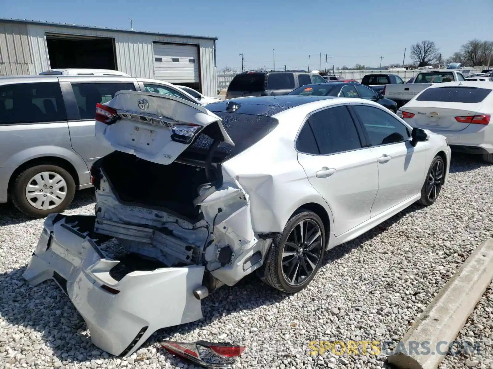 4 Photograph of a damaged car 4T1B61HK8KU772532 TOYOTA CAMRY 2019