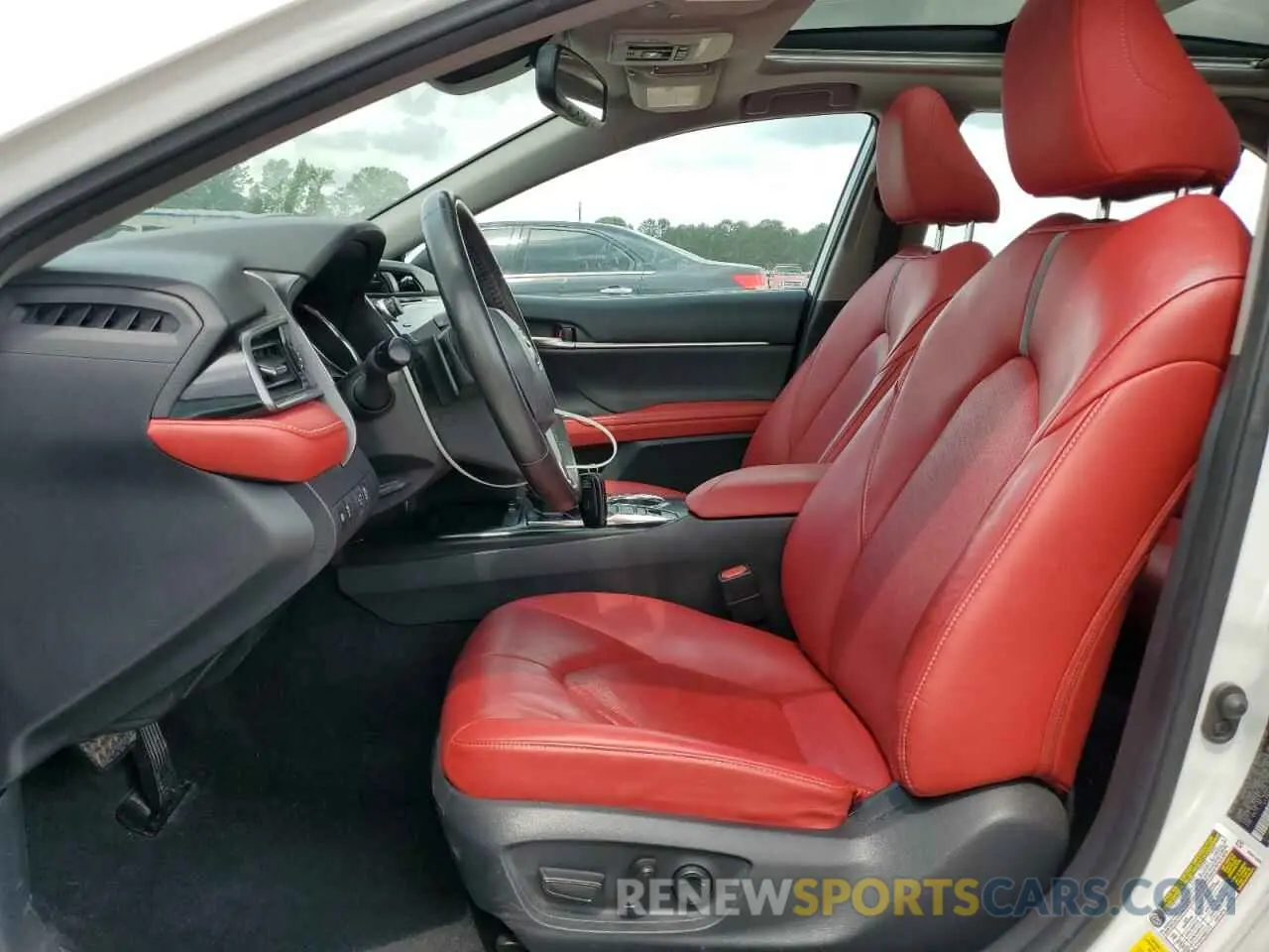7 Photograph of a damaged car 4T1B61HK8KU779805 TOYOTA CAMRY 2019