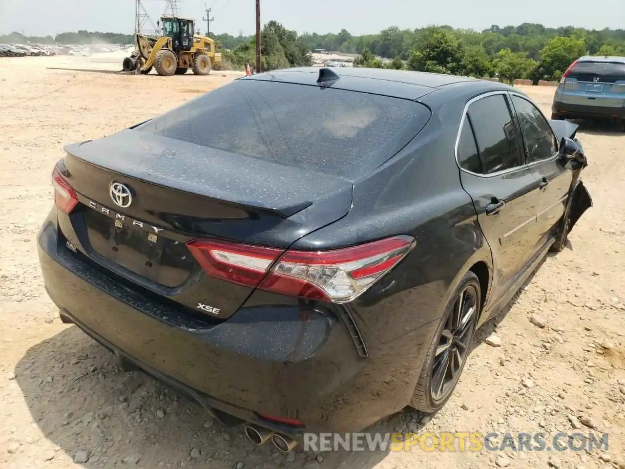 4 Photograph of a damaged car 4T1B61HK8KU780615 TOYOTA CAMRY 2019