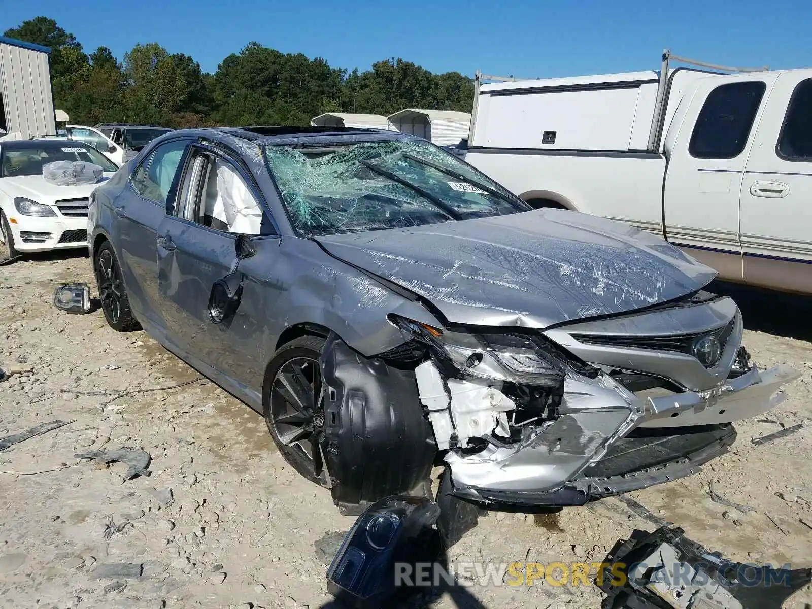 1 Photograph of a damaged car 4T1B61HK8KU802564 TOYOTA CAMRY 2019